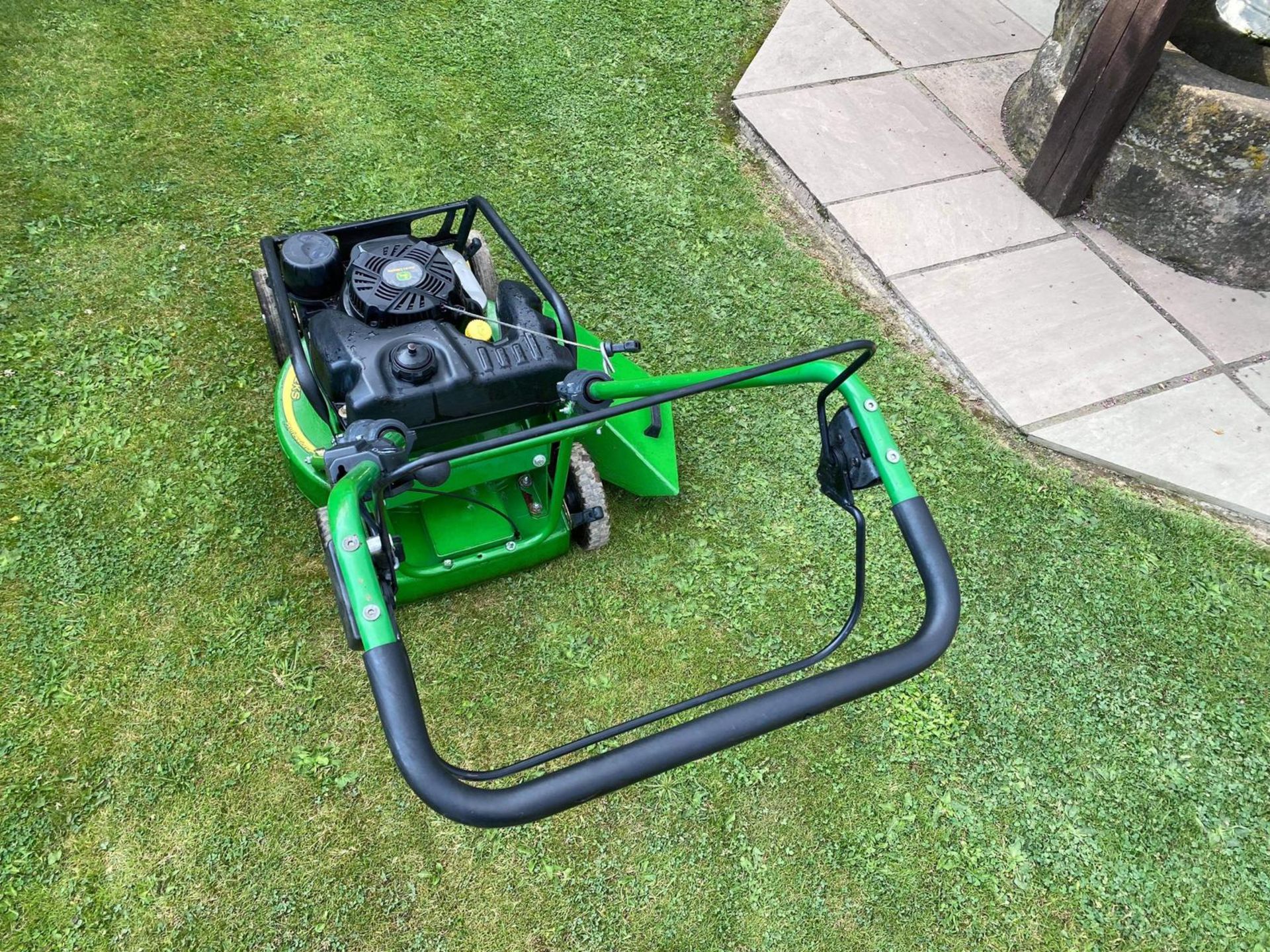 JOHN DEERE C52KS SELF PROPELLED LAWN MOWER, RUNS DRIVES AND CUTS, KAWASAKI PETROL ENGINE *NO VAT* - Image 6 of 8