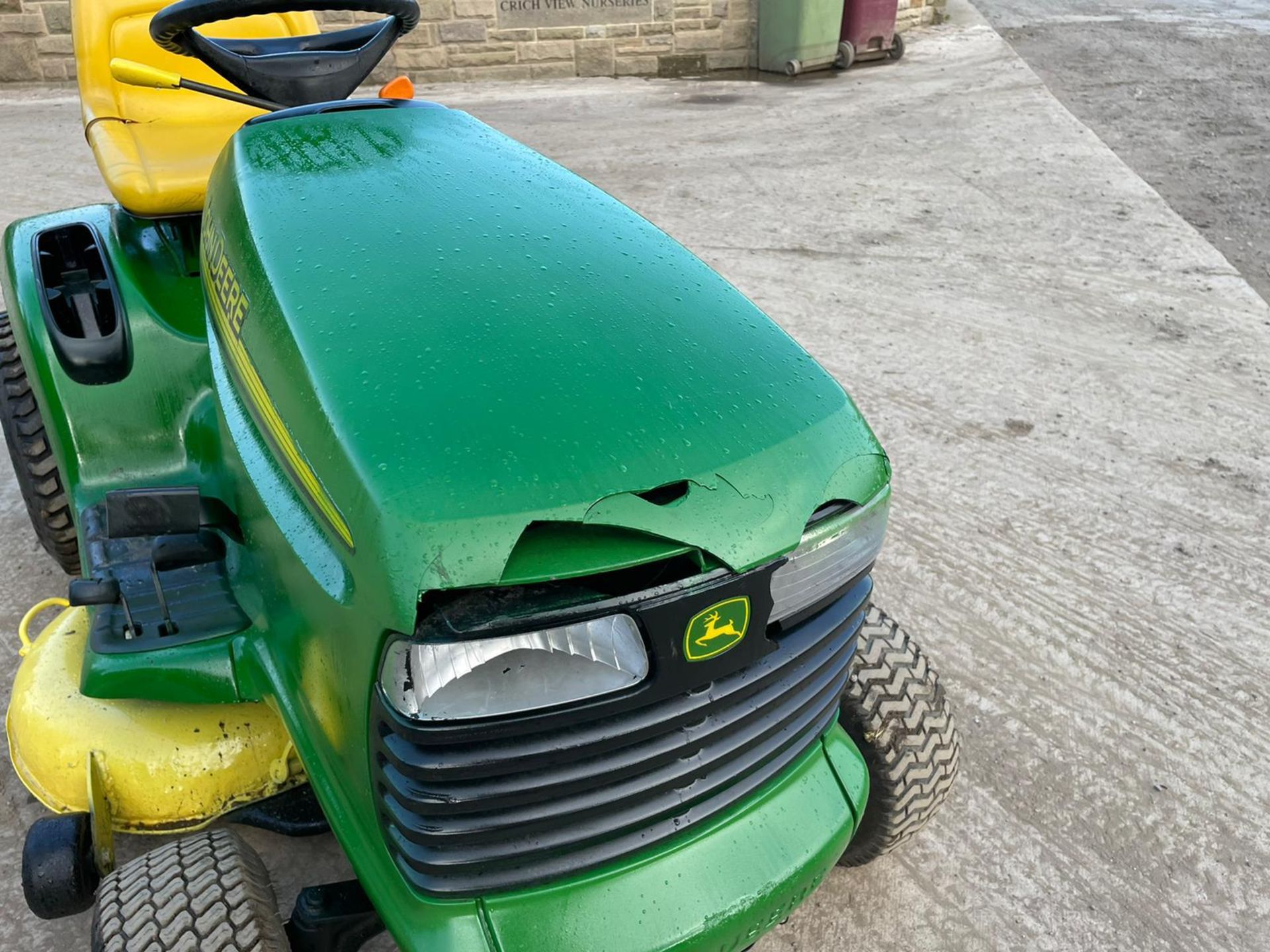 JOHN DEERE LT180 RIDE ON MOWER, RUNS DRIVES AND CUTS, 17hp JOHN DEERE V TWIN ENGINE *NO VAT* - Image 6 of 7