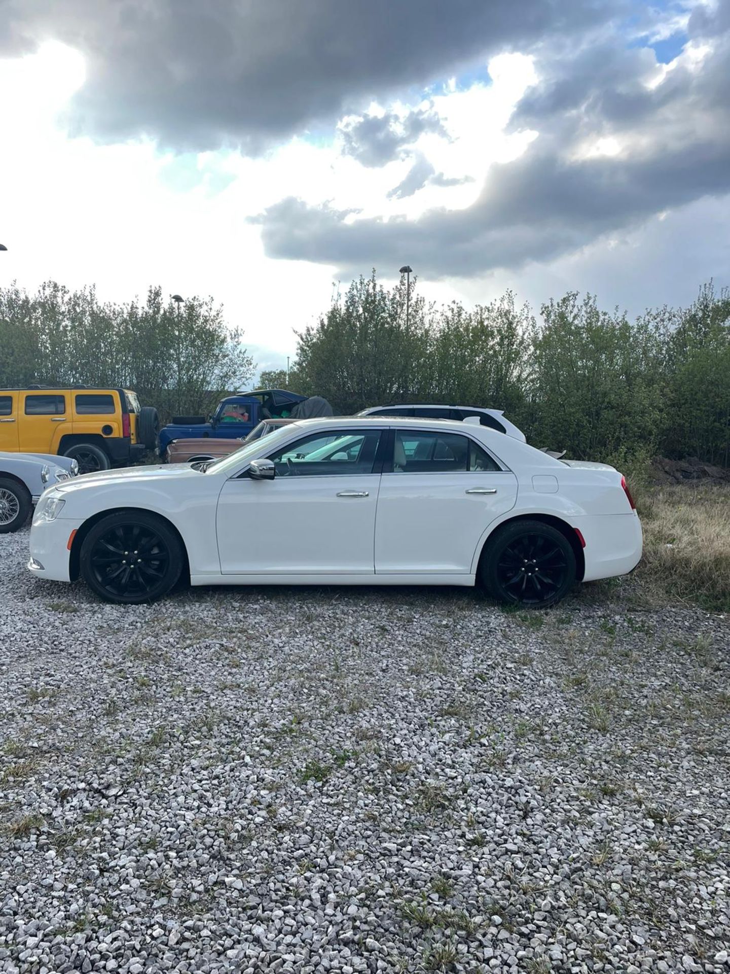 2015 CHRYSLER 300 HEMI 44,000KM - SOLD WITH MOT AND NOVA *PLUS VAT* - Image 7 of 17