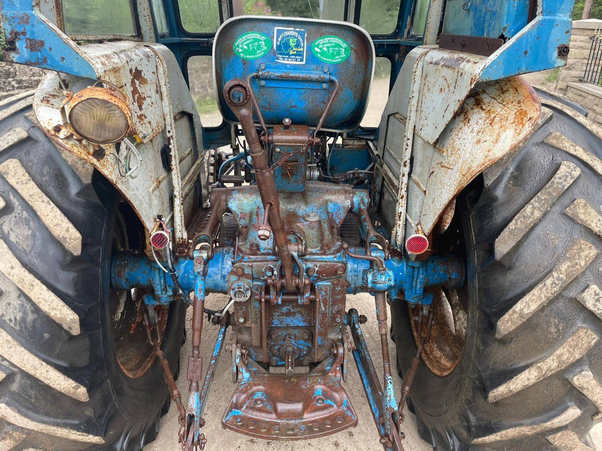 FORDSON SUPER MAJOR VINTAGE TRACTOR, RUNS AND DRIVES, SHOWING 694 HOURS *PLUS VAT* - Bild 10 aus 13