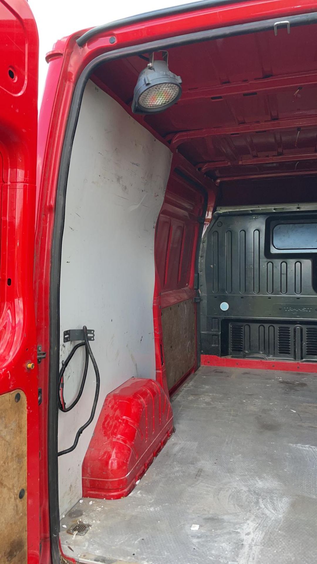 2014 FORD TRANSIT 125 T350 FWD RED PANEL VAN, SHOWING 135,726 MILES, 2.2 TDCi *NO VAT* - Image 10 of 14