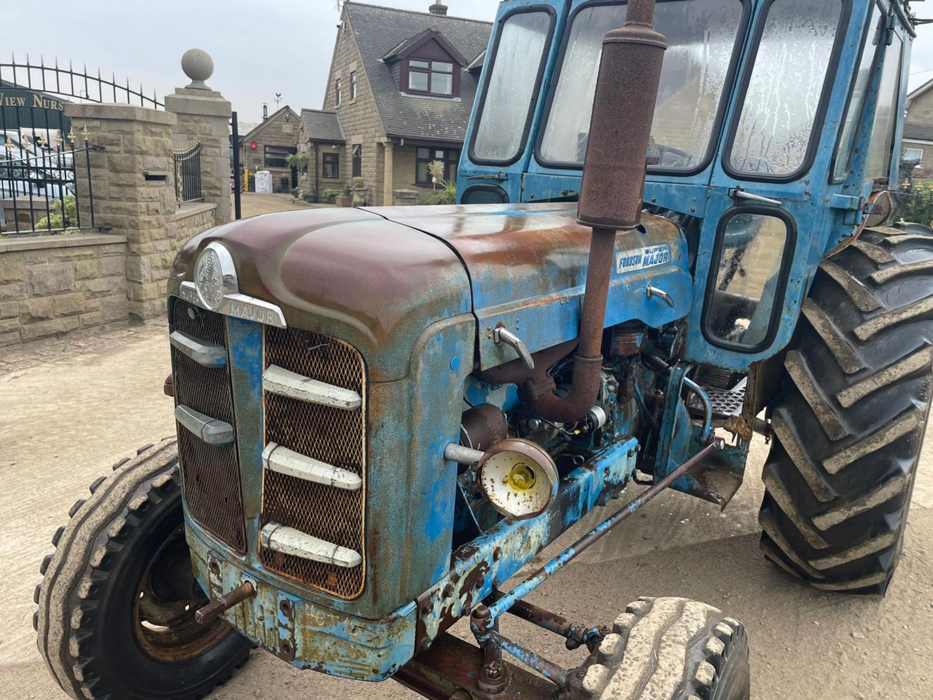 FORDSON SUPER MAJOR VINTAGE TRACTOR, RUNS AND DRIVES, SHOWING 694 HOURS *PLUS VAT* - Bild 8 aus 13