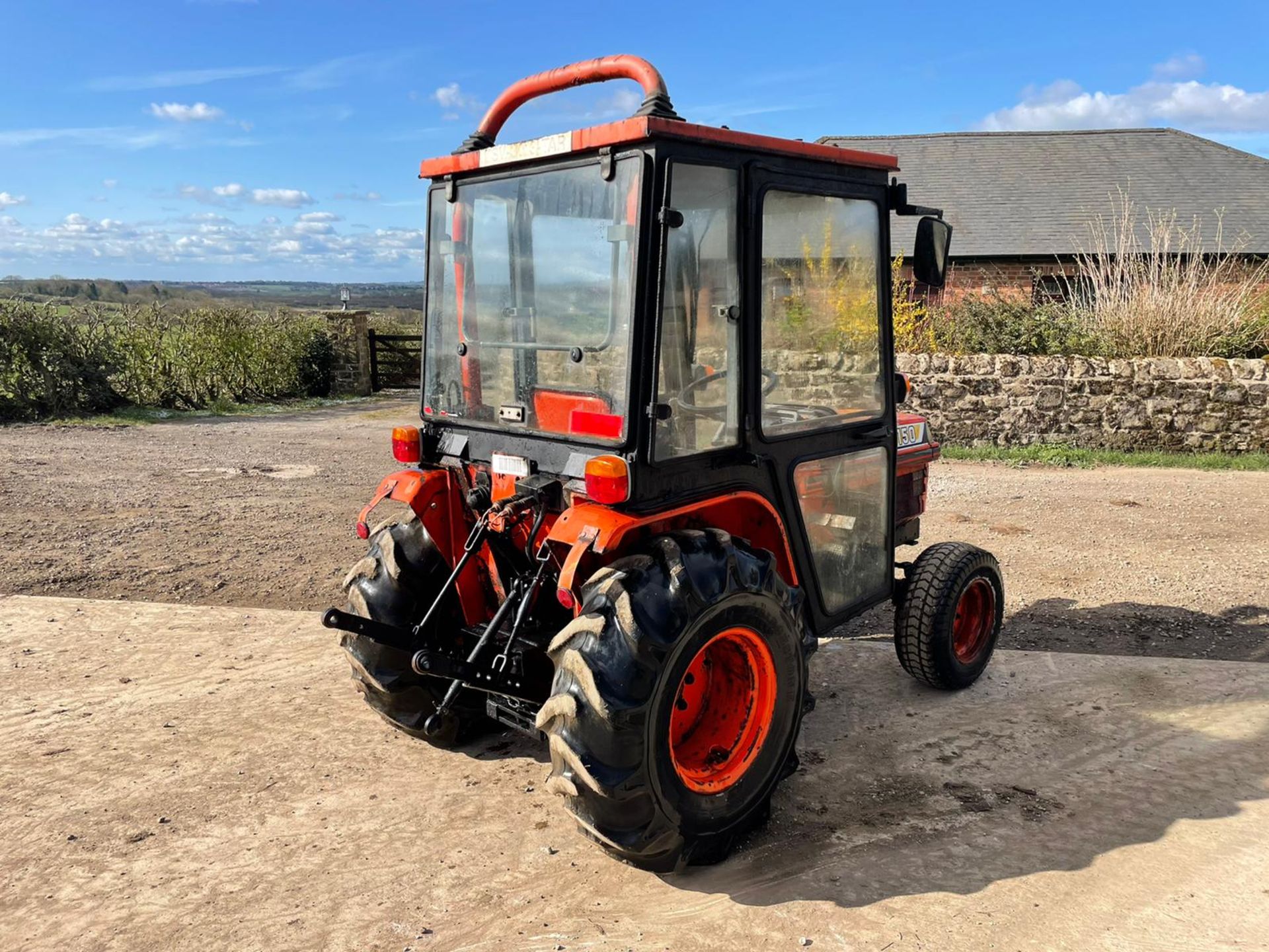 KUBOTA B2150 COMPACT TRACTOR, RUNS AND DRIVES, 3 POINT LINKAGE, 23HP, HYDROSTATIC *PLUS VAT* - Bild 3 aus 6