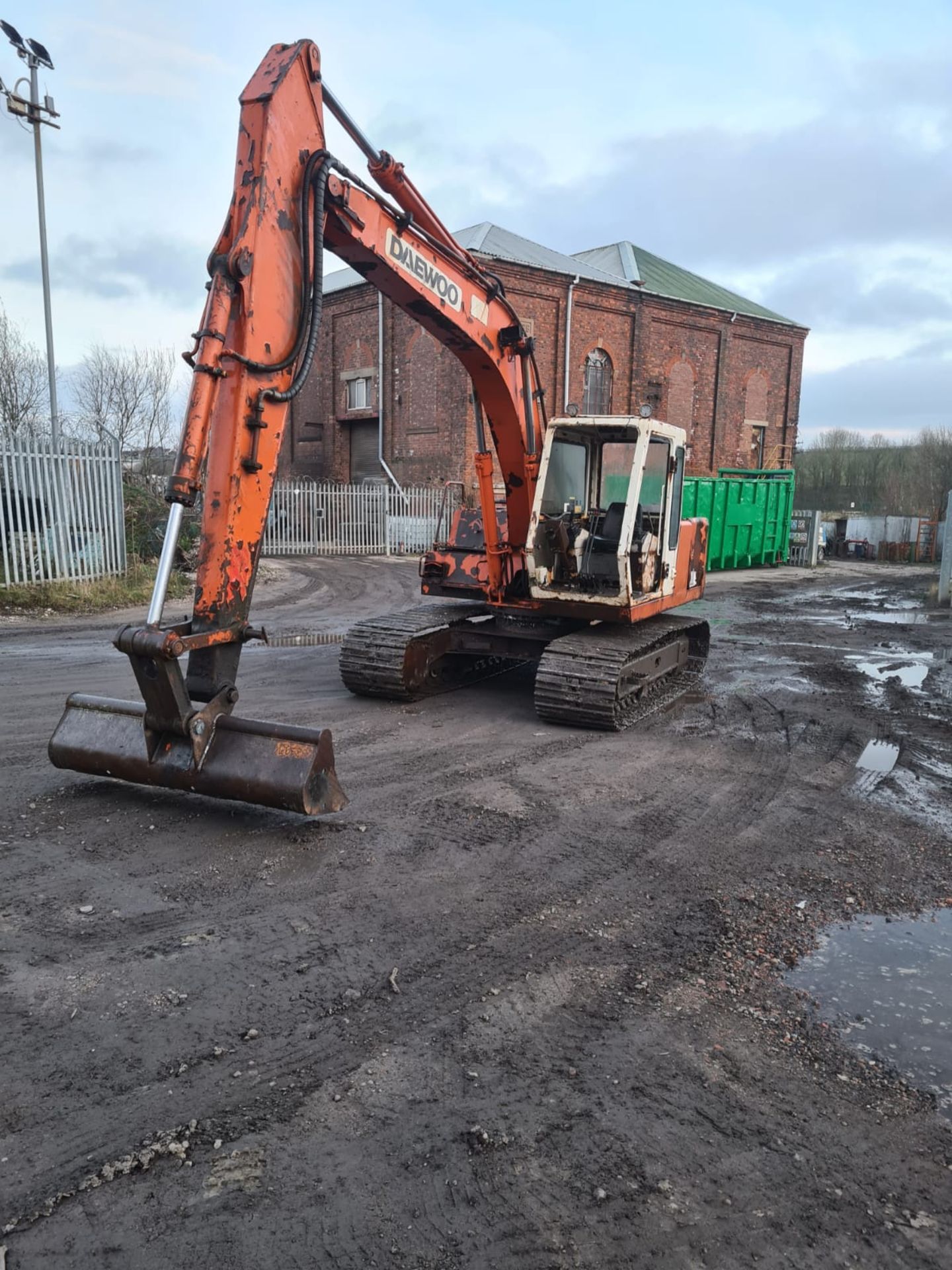 DAEWOO DH 13 TON STEEL TRACKED CRAWLER DIGGER / EXCAVATOR SIX CYLINDER ENGINE 6199 HOURS *NO VAT* - Image 6 of 12