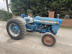 FORD 300 PETROL VINTAGE TRACTOR, RUNS AND DRIVES, SHOWING 2882 HOURS, ALL GEARS WORK *PLUS VAT*