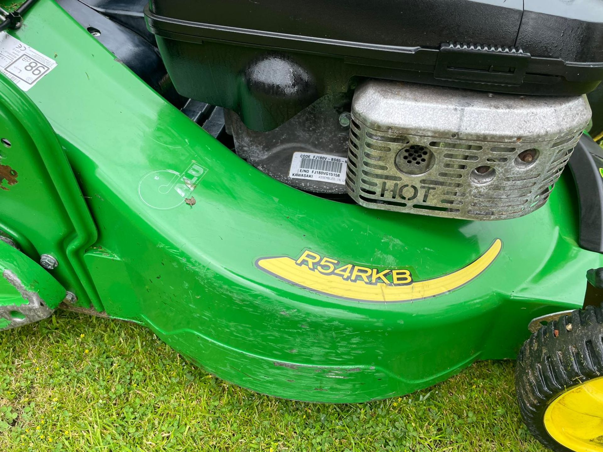 JOHN DEERE R54RKB SELF PROPELLED ROLLER LAWN MOWER WITH REAR COLLECTOR, RUNS DRIVES CUTS *NO VAT* - Image 8 of 9