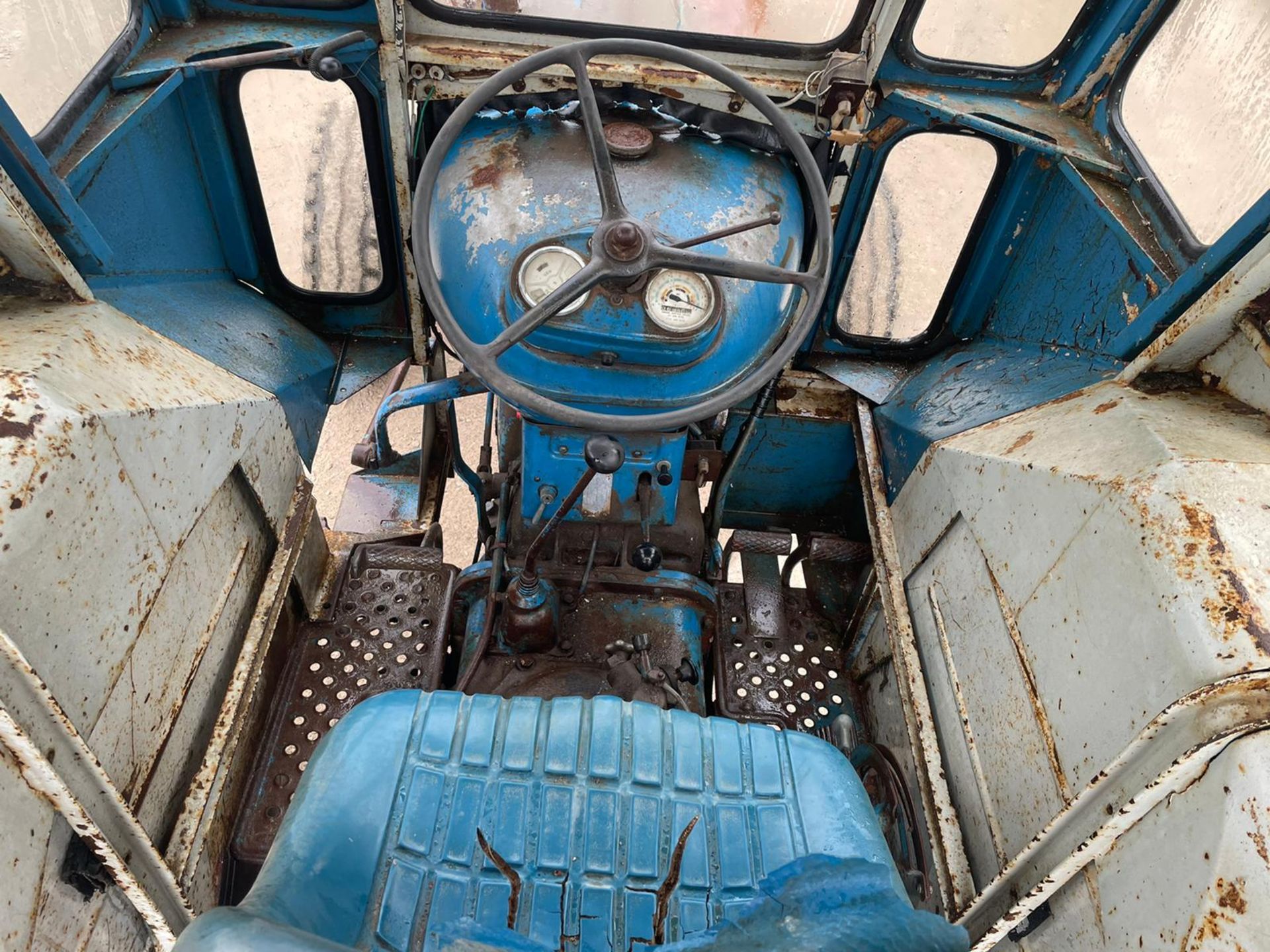 FORDSON SUPER MAJOR VINTAGE TRACTOR, RUNS AND DRIVES, SHOWING 694 HOURS *PLUS VAT* - Image 11 of 13