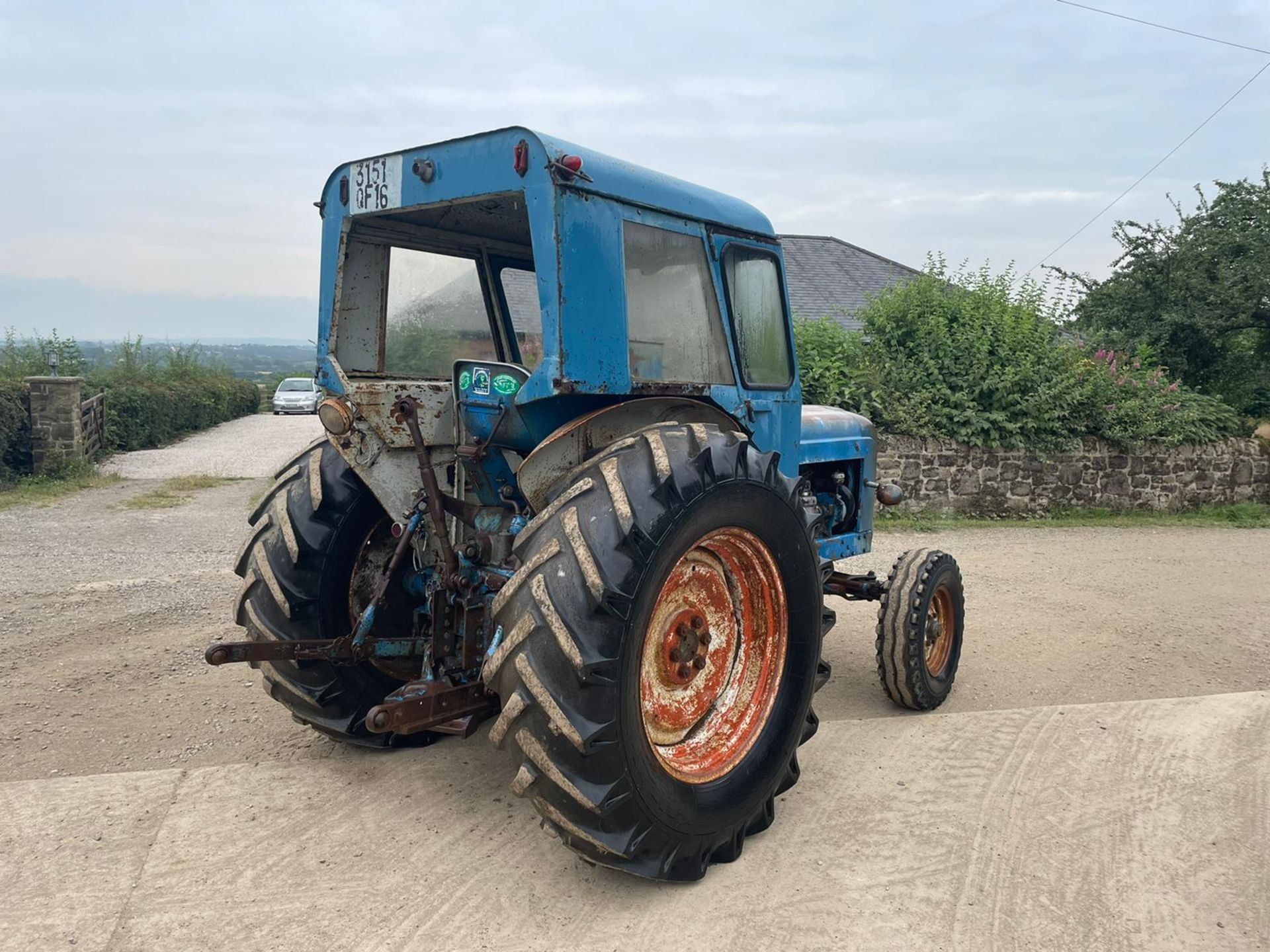 FORDSON SUPER MAJOR VINTAGE TRACTOR, RUNS AND DRIVES, SHOWING 694 HOURS *PLUS VAT* - Bild 5 aus 13