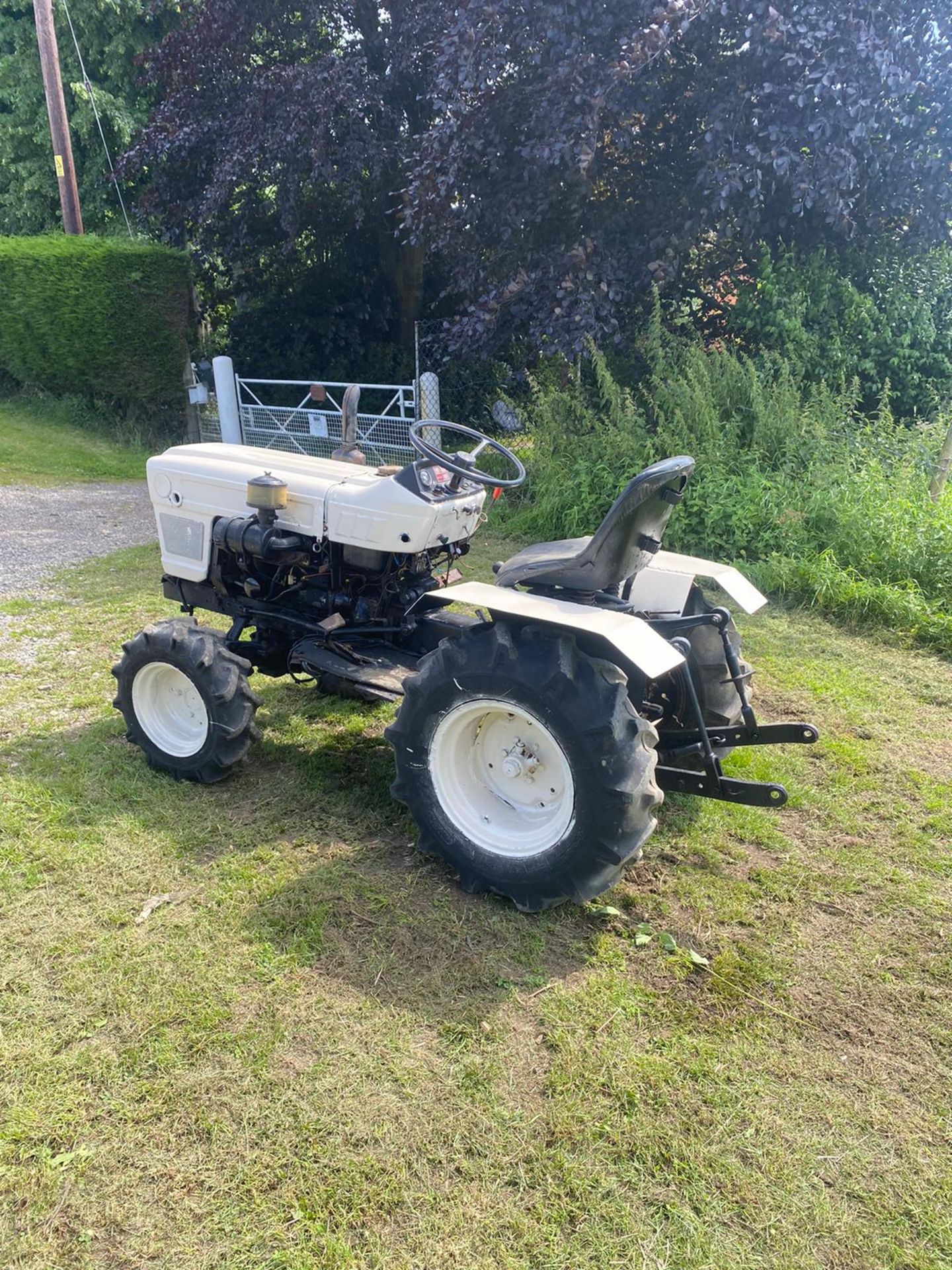 YANMAR YM169D COMPACT TRACTOR, RUNS AND DRIVES, 3 FORWARD GEARS AND REVERSE, PTO SPINS *NO VAT* - Image 4 of 6