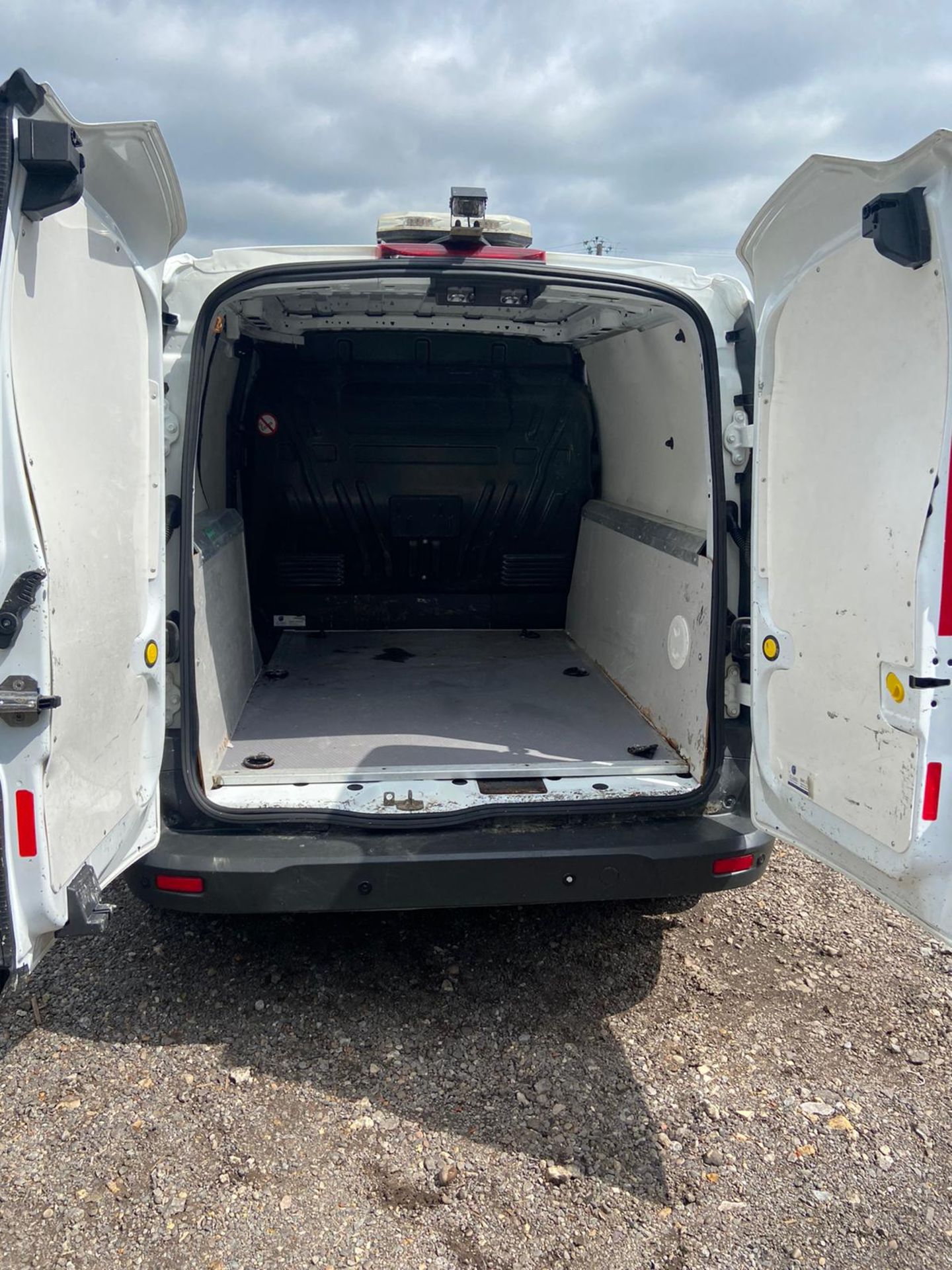 2016 FORD TRANSIT CONNECT 200 ECONETIC WHITE PANEL VAN, 107K MILES, 1.5 DIESEL *PLUS VAT* - Image 8 of 11