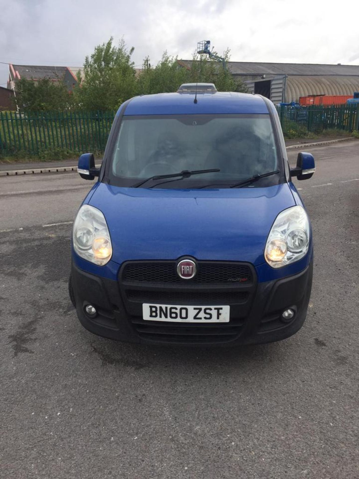 2010 FIAT DOBLO SX MULTIJET BLUE PANEL VAN, SHOWING 126,426 MILES, 1.2 DIESEL ENGINE *NO VAT* - Image 2 of 7