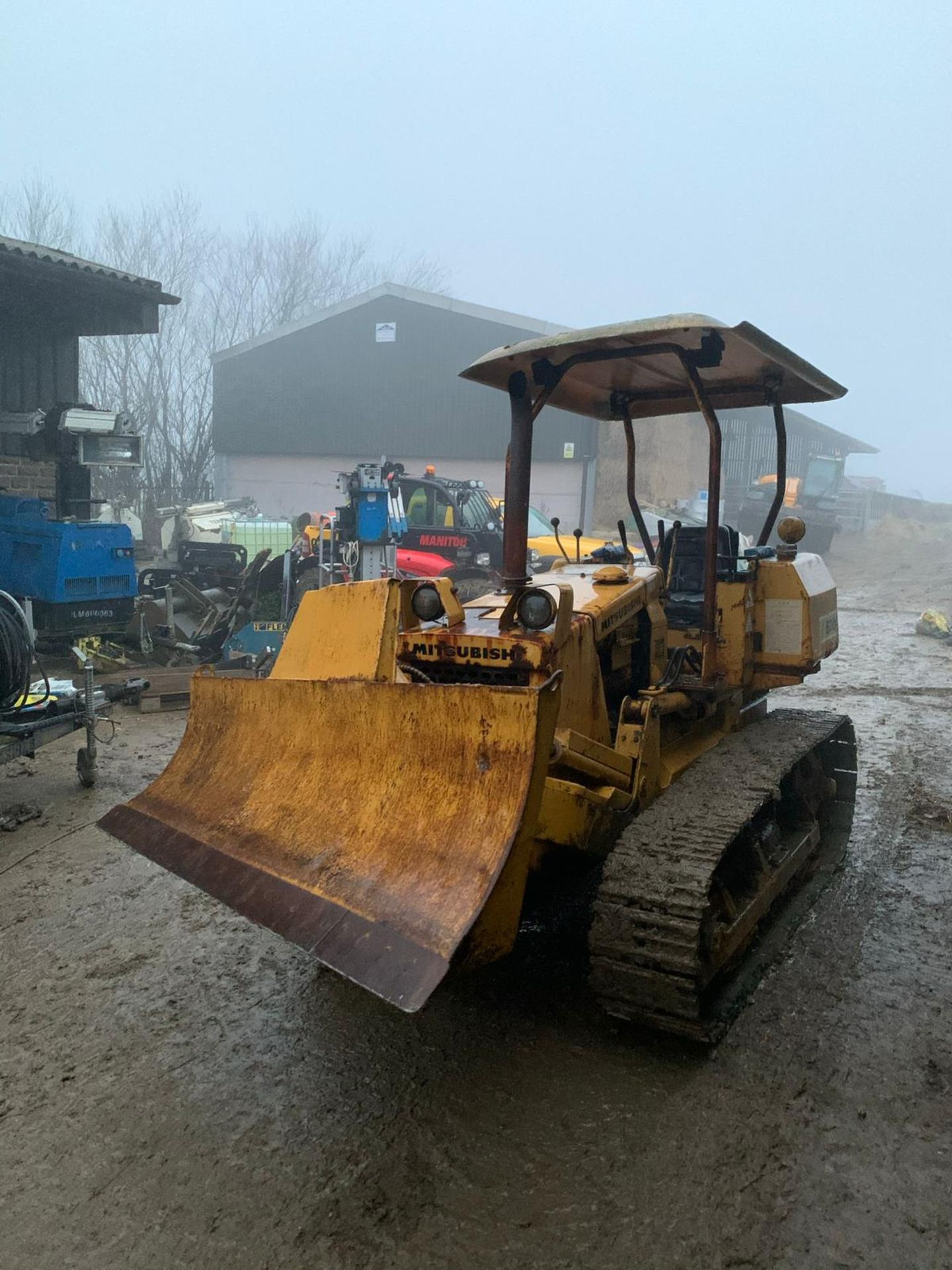 MITSUBISHI BD2F DIESEL DOZER WITH 6 WAY BLADE, RUNS DRIVES PUSHES, SIMILAR TO A CAT DOZER *PLUS VAT* - Bild 5 aus 9