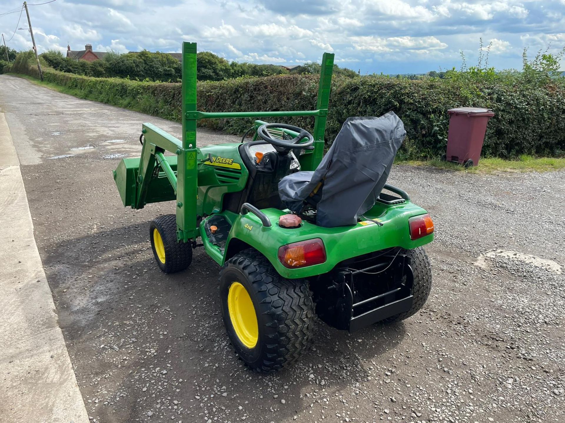 JOHN DEERE X595 4x4 RIDE ON MOWER WITH JOHN DEERE 45 FRONT LOADER AND BUCKET *PLUS VAT* - Bild 5 aus 11