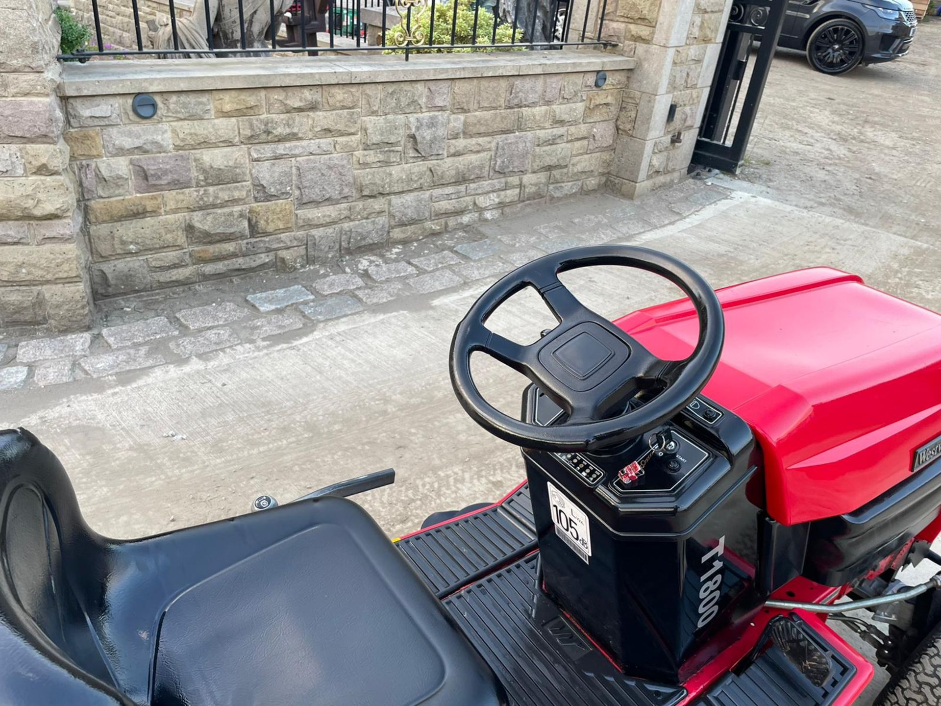 WESTWOOD T1800 4WD PETROL RIDE ON MOWER, 4 WHEEL DRIVE *NO VAT* - Image 8 of 9