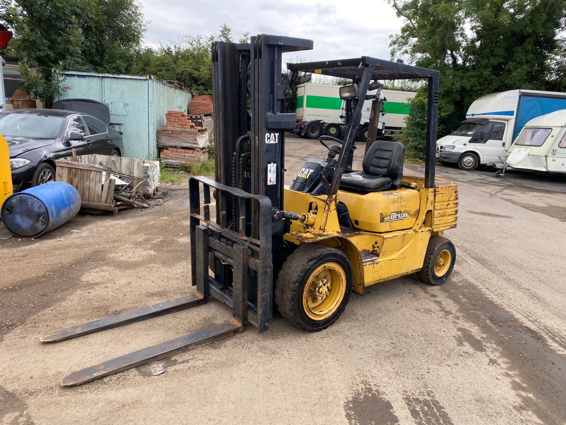 1999 CAT DP25 DIESEL FORKLIFT, CONTAINER MAST, SIDESHIFT, 3800 HOURS, STARTS AND RUNS WELL *PLUS VAT - Image 2 of 5