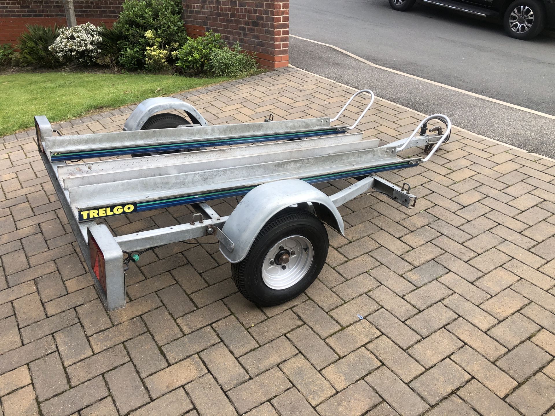 TRELLGO THREE BIKE TILTING TRAILER *PLUS VAT* - Image 2 of 6