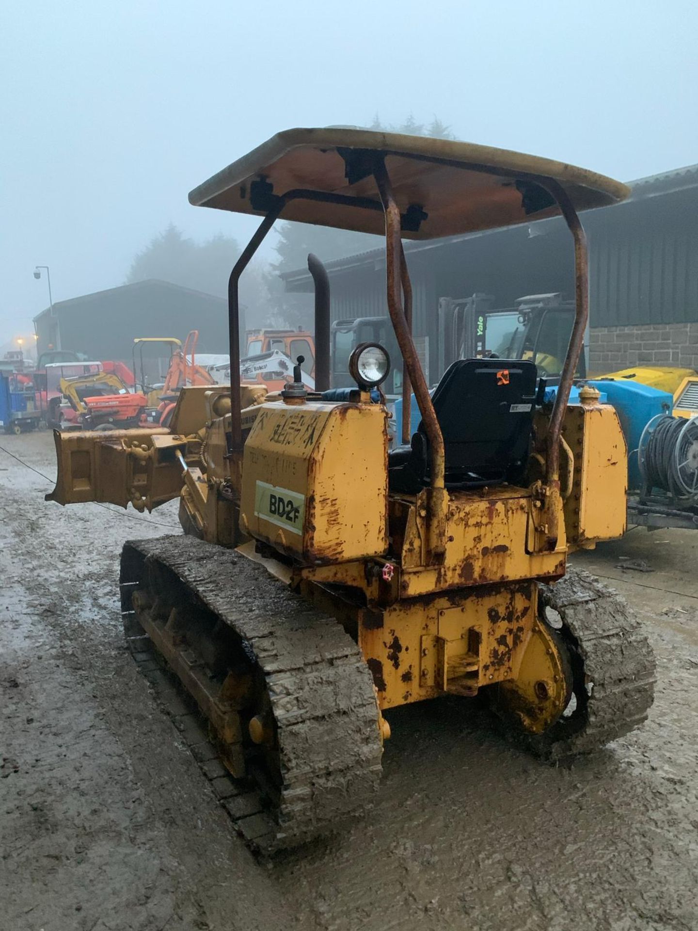 MITSUBISHI BD2F DIESEL DOZER WITH 6 WAY BLADE, RUNS DRIVES PUSHES, SIMILAR TO A CAT DOZER *PLUS VAT* - Image 6 of 9