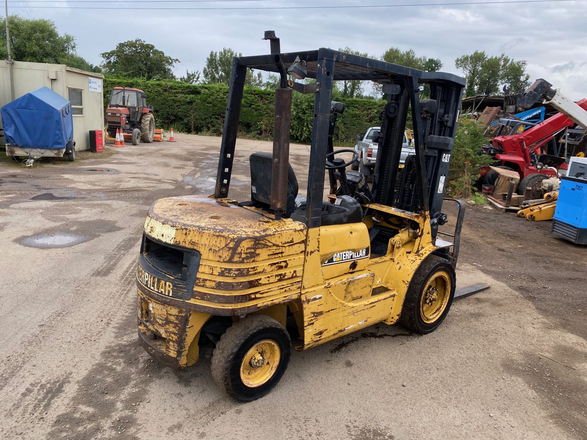 1999 CAT DP25 DIESEL FORKLIFT, CONTAINER MAST, SIDESHIFT, 3800 HOURS, STARTS AND RUNS WELL *PLUS VAT - Image 4 of 5