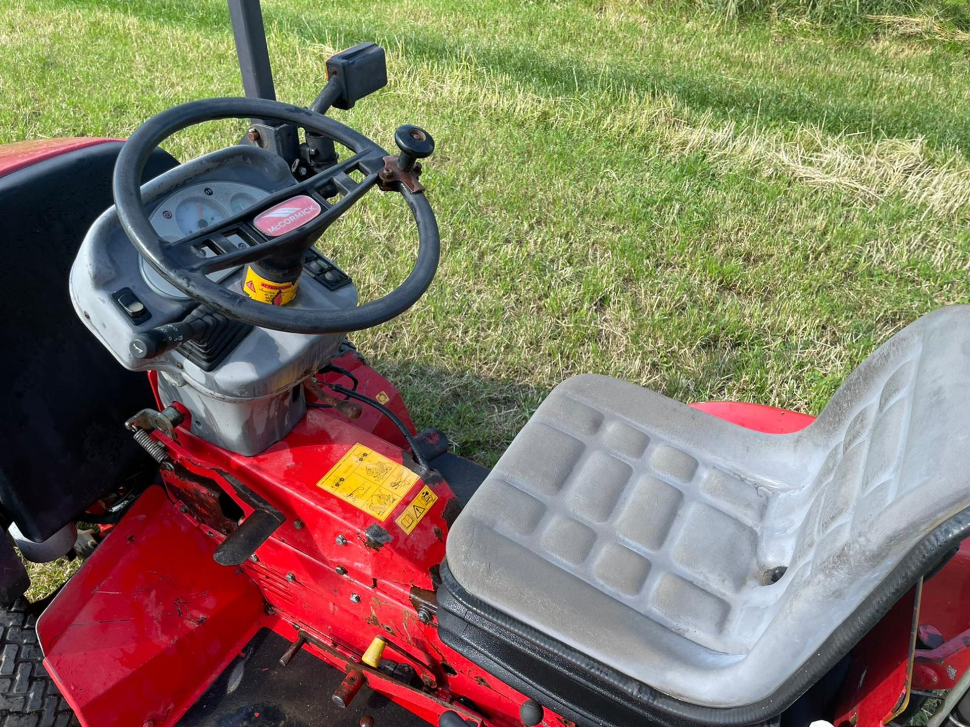 2003 McCORMICK G30R REVERSE COMPACT TRACTOR, RUNS AND DRIVES, SHOWING 397 HOURS *PLUS VAT* - Image 10 of 13