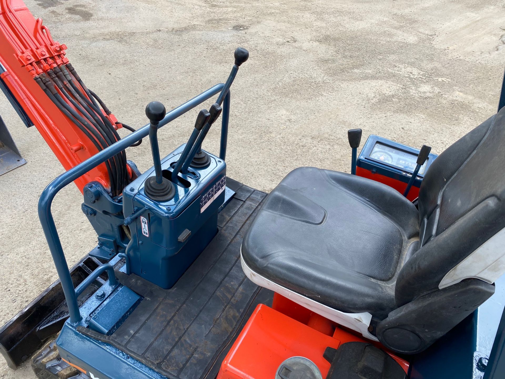 KUBOTA KX014 1.5ton MINI DIGGER / EXCAVATOR, 2074 GENUINE HOURS, STARTS EASILY, RUNS WELL *PLUS VAT* - Image 4 of 7