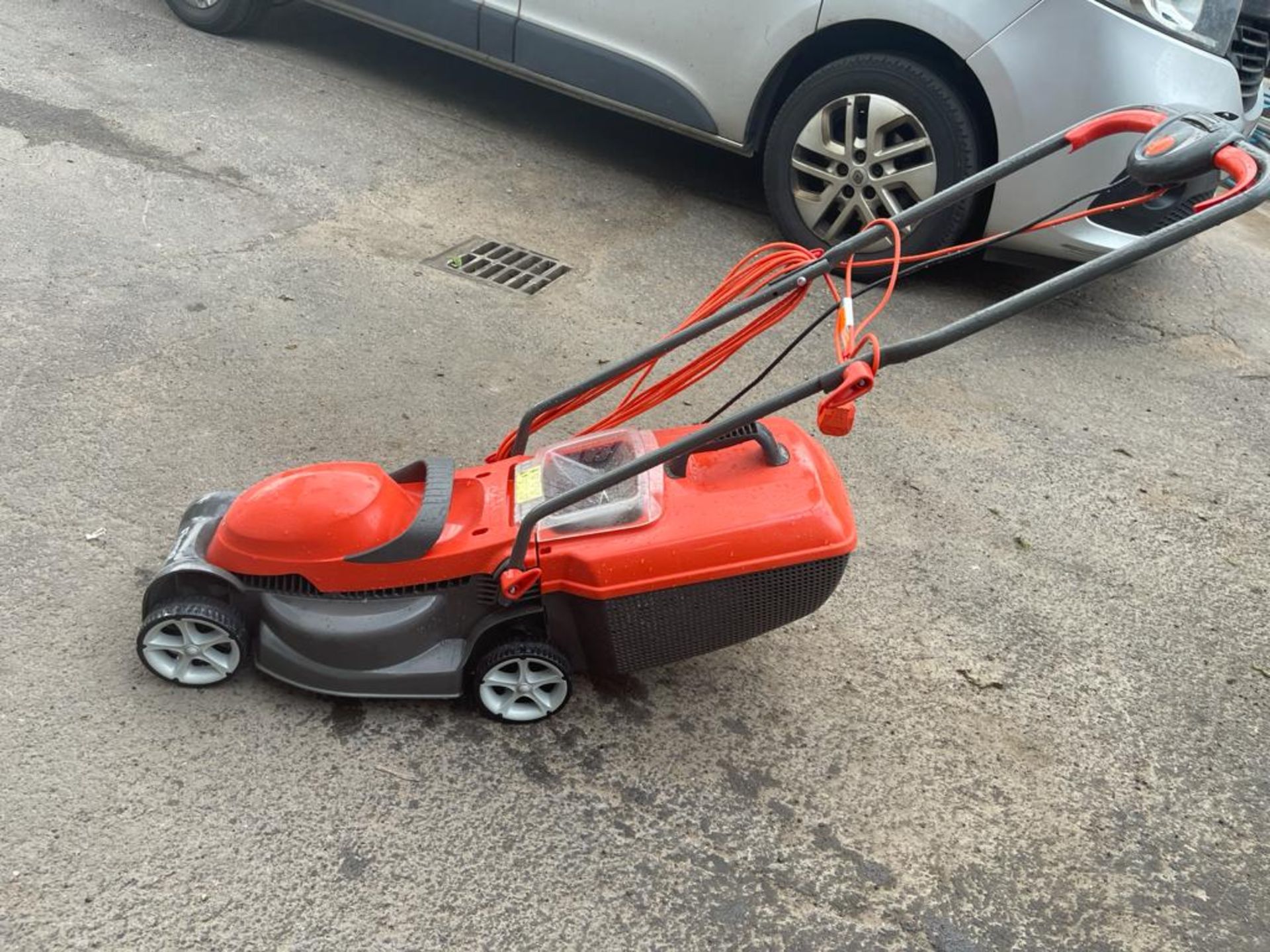 FLYMO 240v MAINS LAWN MOWER, BOUGHT 2021 BUT ONLY USED ONCE! *NO VAT* - Image 3 of 5