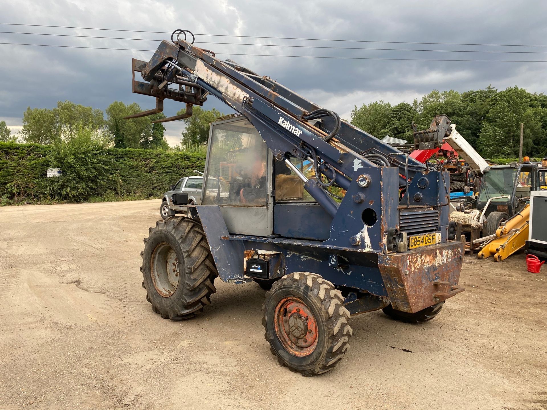 KALMAR 2.5ton LIFT TELESCOPIC FORKLIFT, BATTERY CHARGES, 4x4, PERKINS 4 CYLINDER ENGINE *PLUS VAT* - Image 3 of 6