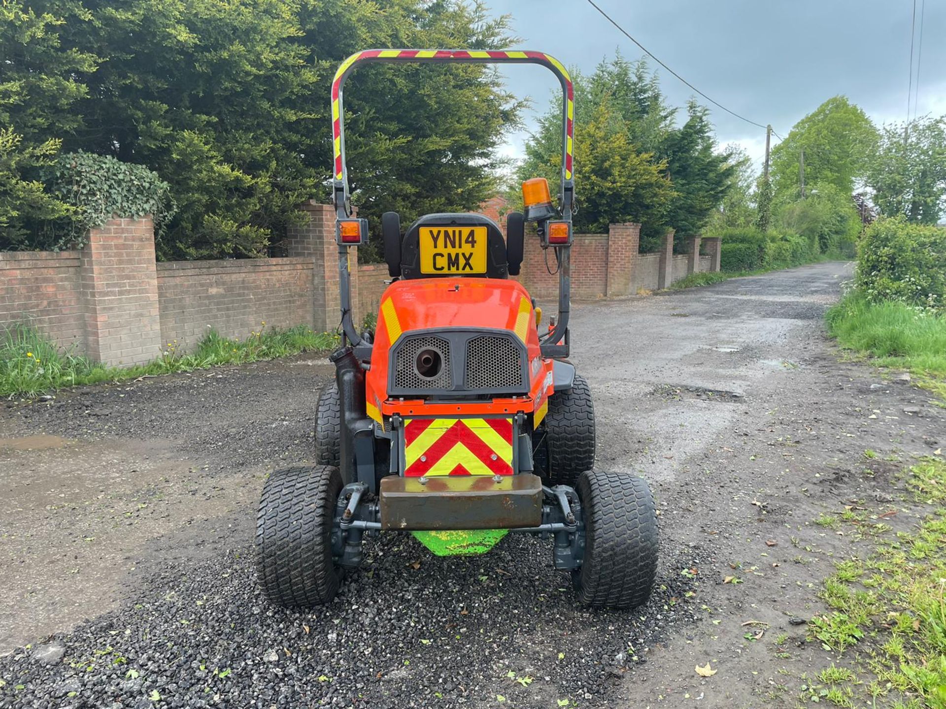 2014 KUBOTA F3890 RIDE ON MOWER, RUNS DRIVES AND CUTS, SHOWING A LOW 1772 HOURS *PLUS VAT* - Image 5 of 7