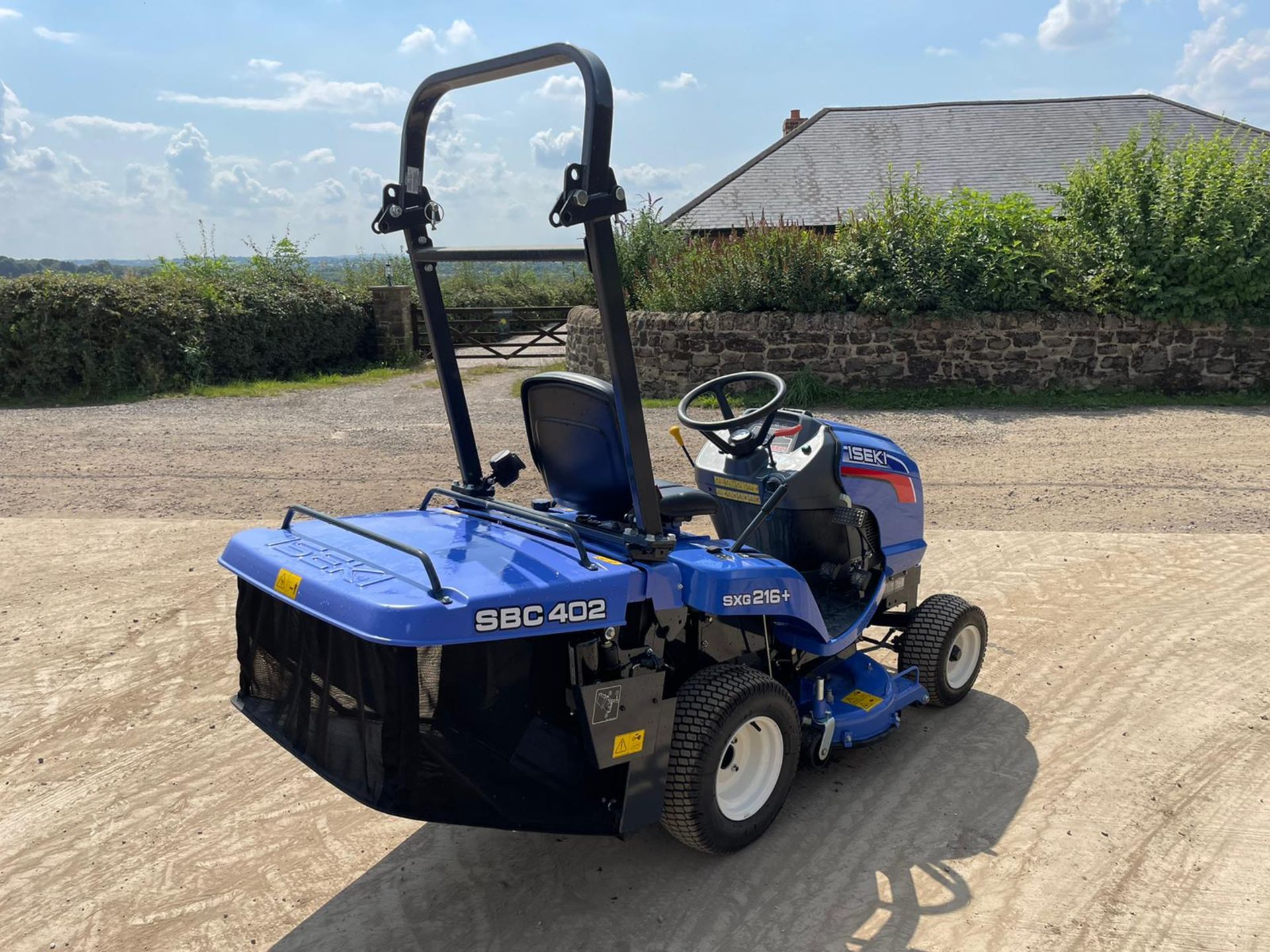 NEW AND UNUSED ISEKI SXG216+ DIESEL RIDE ON MOWER, RUNS DRIVES AND CUTS, HYDROSTATIC *PLUS VAT* - Image 6 of 11