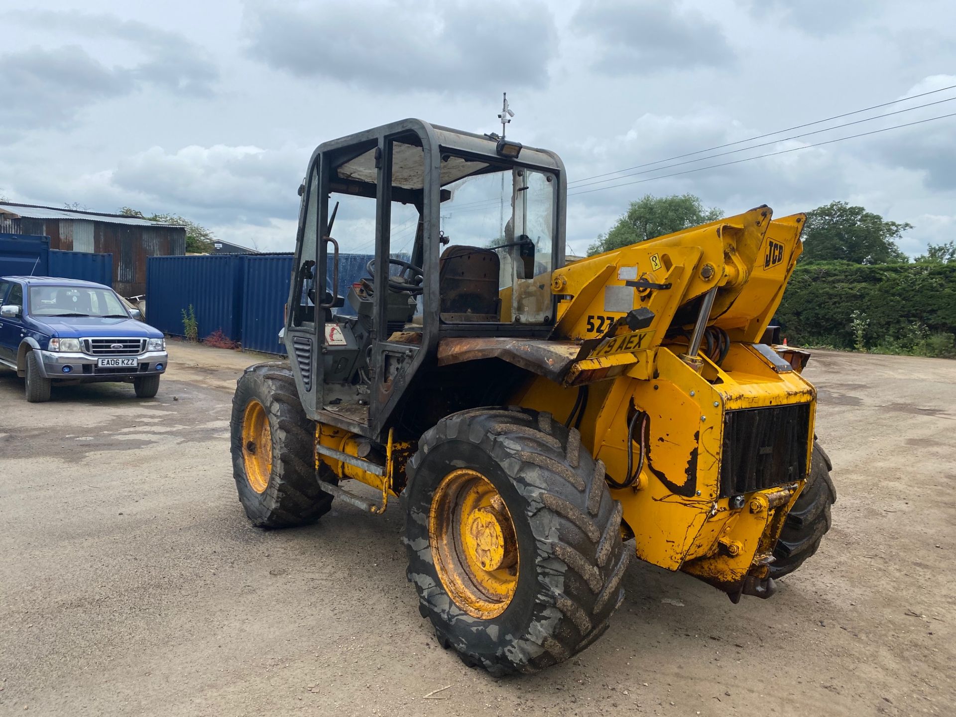 JCB 527-58 FARM SPECIAL, STARTS RUNS AND DRIVES, WORKING BRAKES AND HANDBRAKE *PLUS VAT* - Image 3 of 4