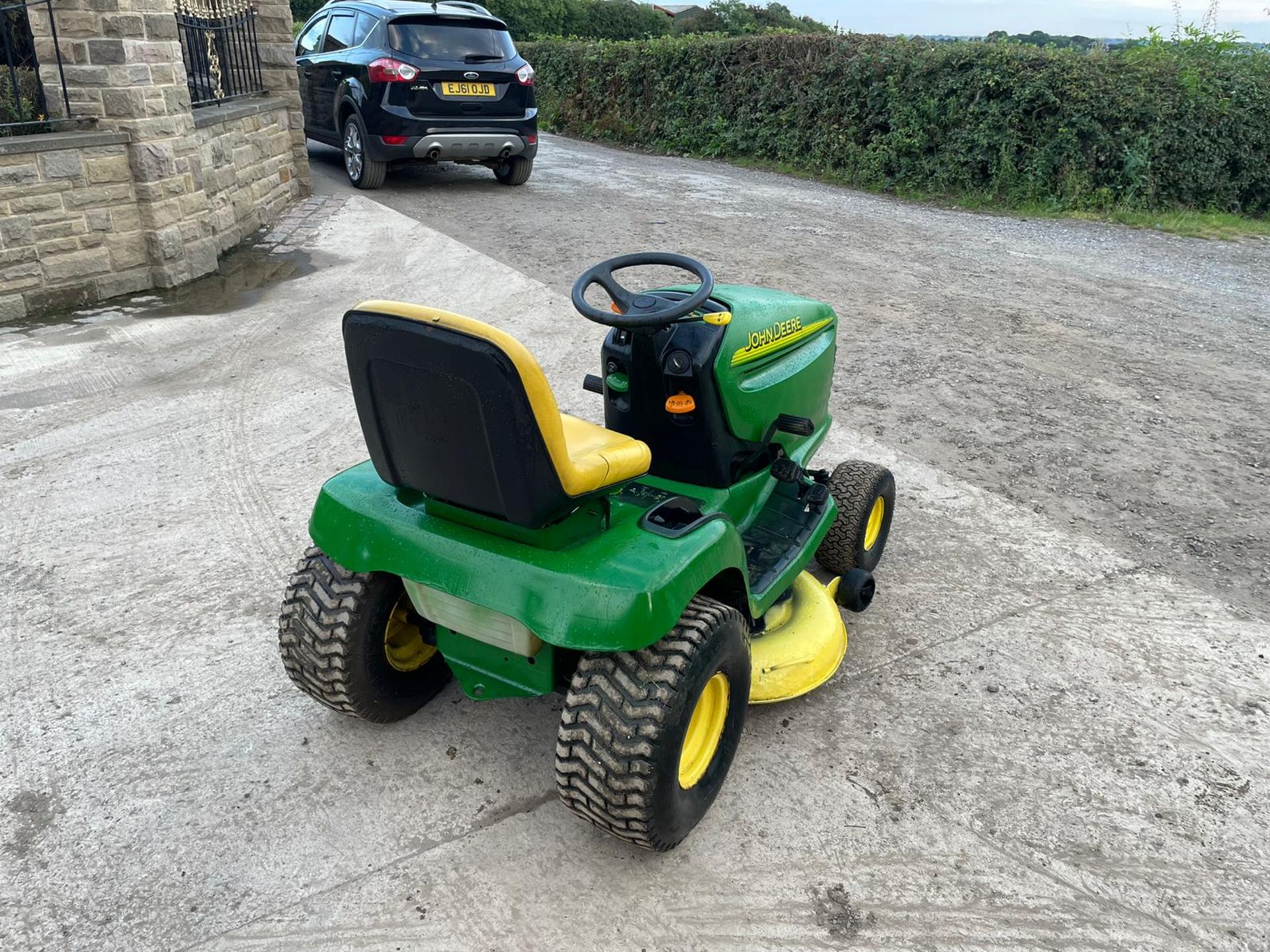 JOHN DEERE LT180 MULCHING RIDE ON MOWER, DOUBLE BLADE DECK, 17hp JOHN DEERE V TWIN *NO VAT* - Image 7 of 9