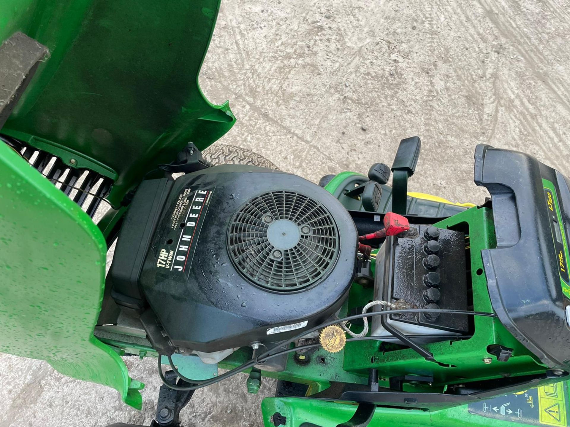 JOHN DEERE LT180 MULCHING RIDE ON MOWER, DOUBLE BLADE DECK, 17hp JOHN DEERE V TWIN *NO VAT* - Image 9 of 9