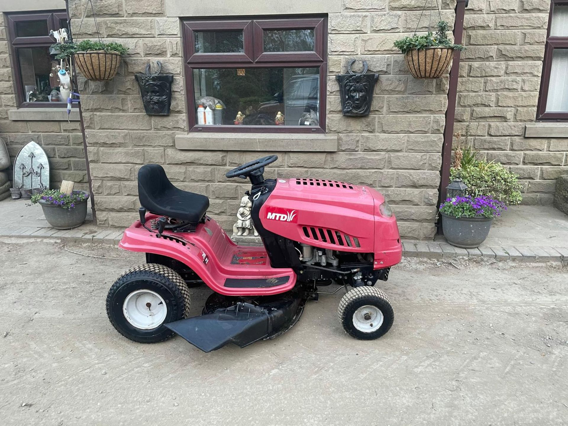 MTD LAWNFLITE RF125M RIDE ON LAWN MOWER, RUNS WORKS AND CUTS, 12.5hp ENGINE *NO VAT*