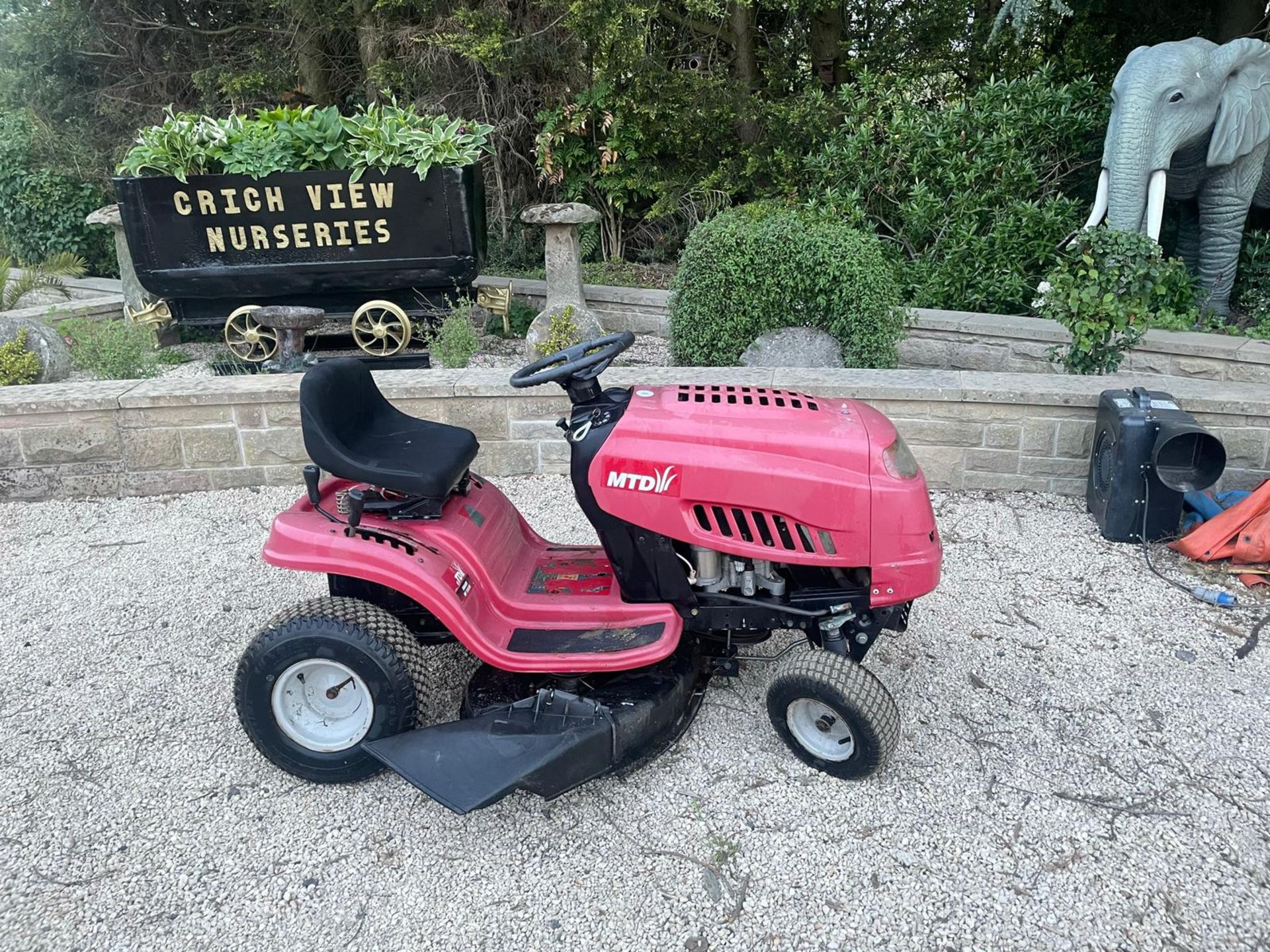 MTD LAWNFLITE RF125M RIDE ON LAWN MOWER, RUNS WORKS AND CUTS, 12.5hp ENGINE *NO VAT* - Image 4 of 4