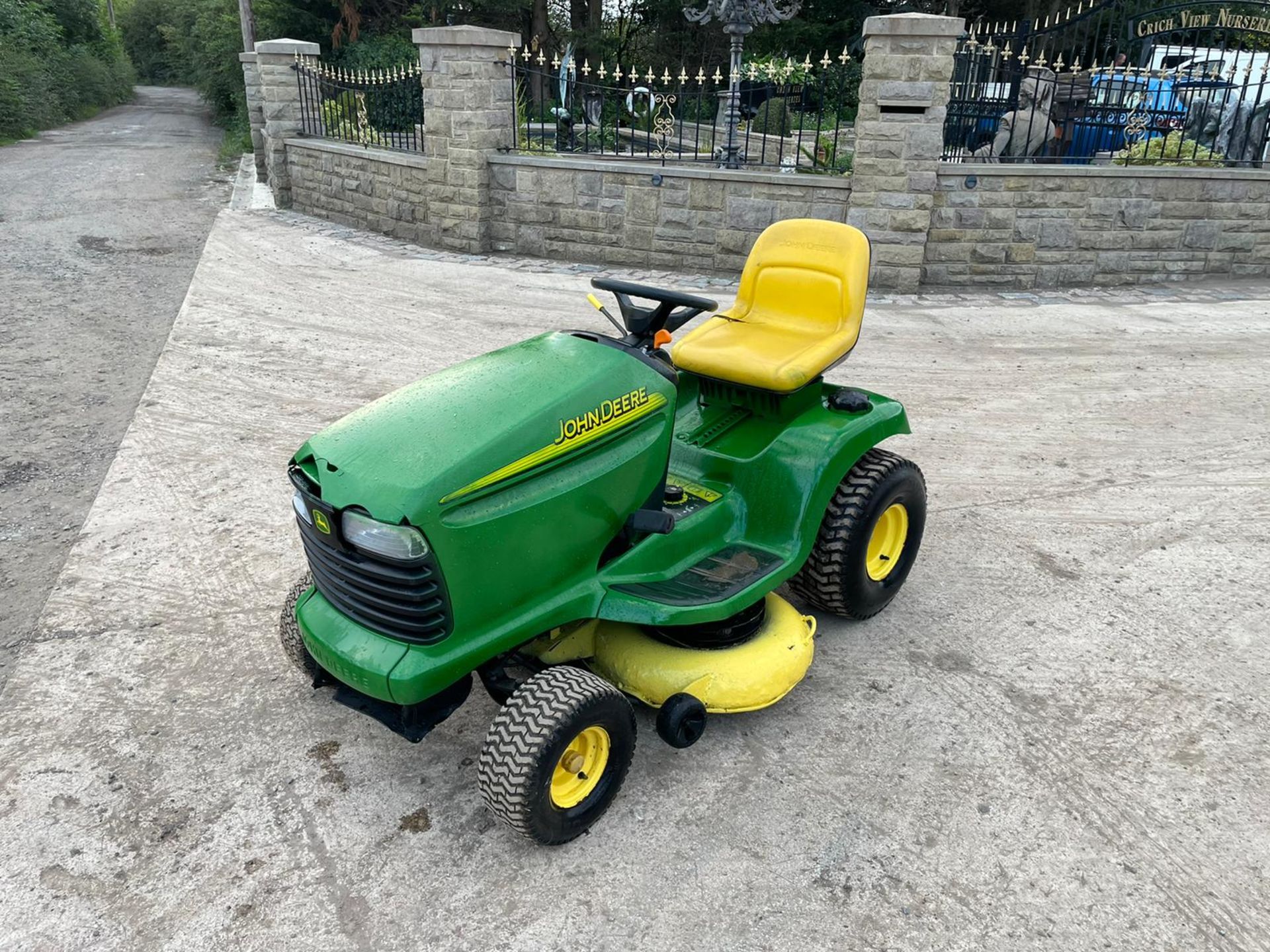 JOHN DEERE LT180 MULCHING RIDE ON MOWER, DOUBLE BLADE DECK, 17hp JOHN DEERE V TWIN *NO VAT* - Image 3 of 9