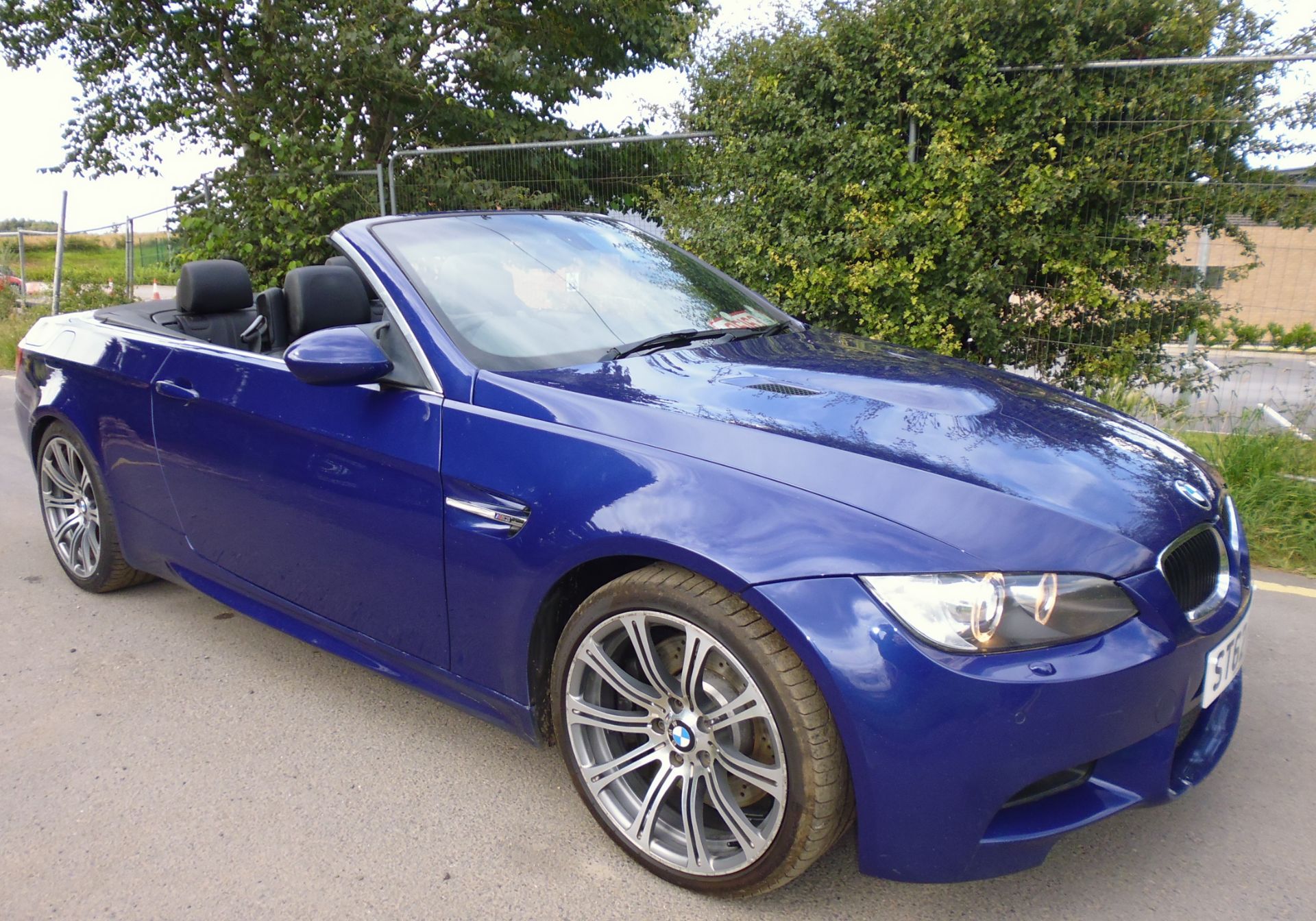 2012 BMW M3 SEMI AUTO BLUE CONVERTIBLE, 4.0 PETROL ENGINE, 19" ALLOYS *NO VAT* - Image 2 of 4