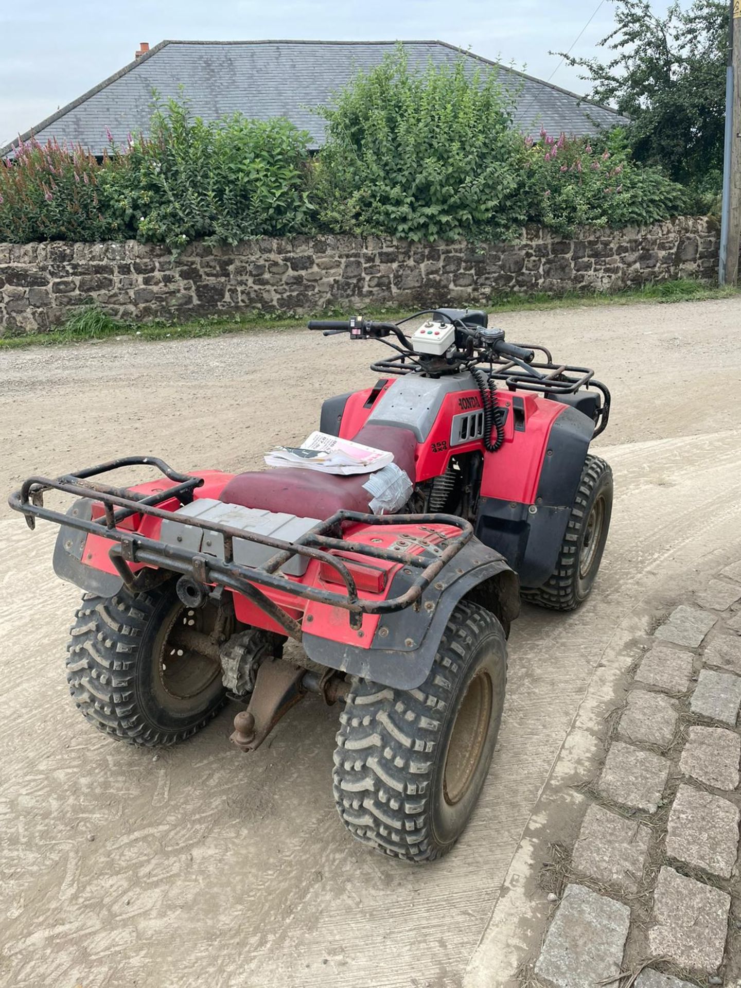 HONDA 350 4x4 FARM QUAD BIKE, 4 WHEEL DRIVE, RUNS AND DRIVES *NO VAT* - Image 3 of 5