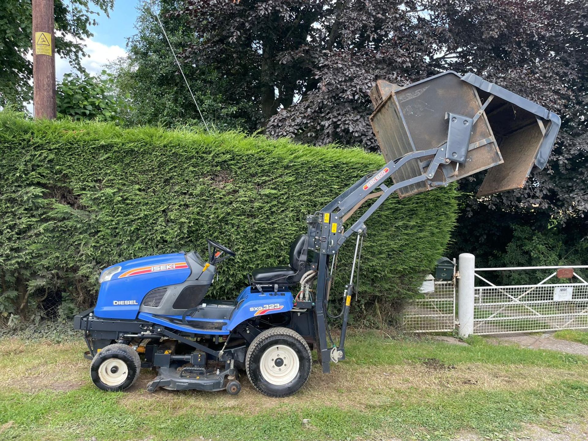 2012 IDEKI SXG 323 HIGH TIP DIESEL RIDE ON MOWER, RUNS DRIVES AND CUTS, HYDROSTATIC *PLUS VAT*