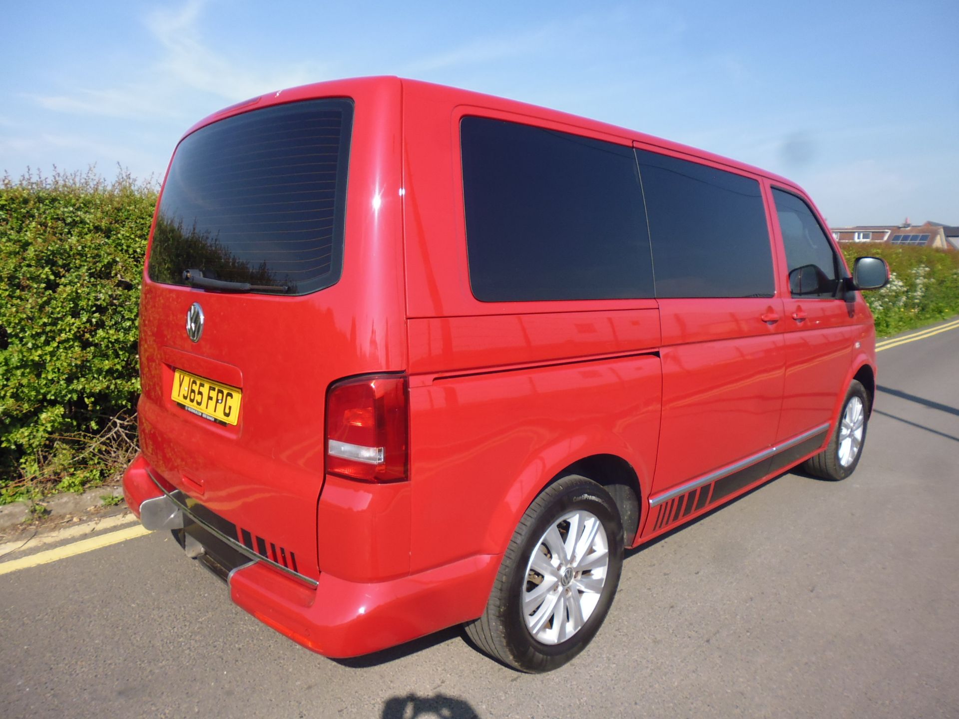 2015 VOLKSWAGEN RED CARAVELLE EXECUTIVE BMT TDI, AUTO, 2.0 DIESEL *NO VAT* - Image 3 of 10