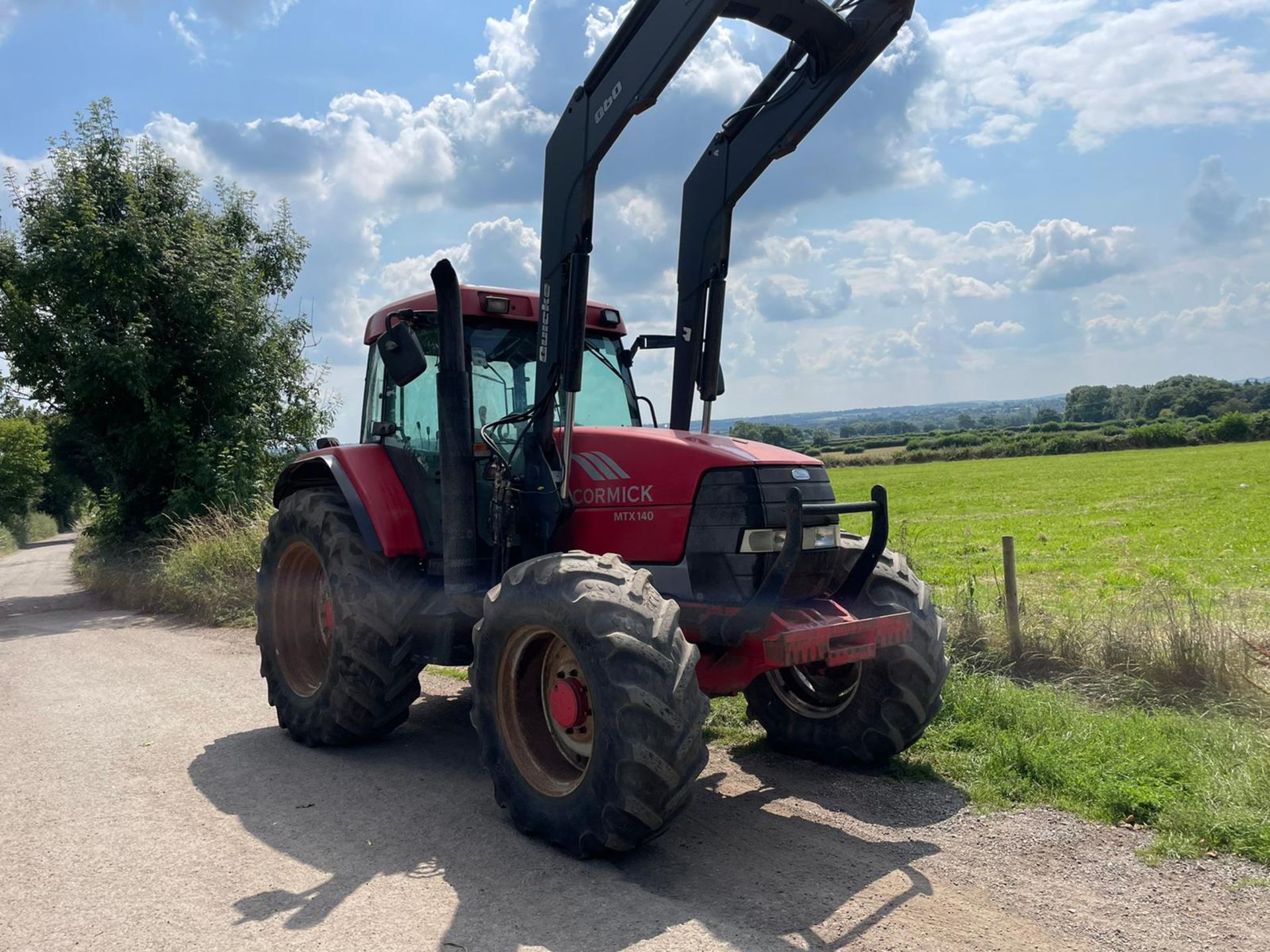 2002 McCORMICK MTX140 TRACTOR WITH QUICKE Q60 FRONT LOADER, RUNS DRIVES AND LIFTS *PLUS VAT* - Image 4 of 14