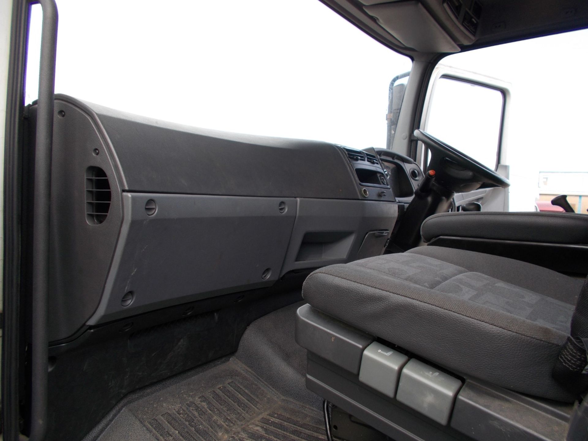 2010 MERCEDES ATEGO 815 DAY WHITE INSULATED VAN, DOUBLE FRIDEG COMPARTMENT *PLUS VAT* - Image 19 of 24