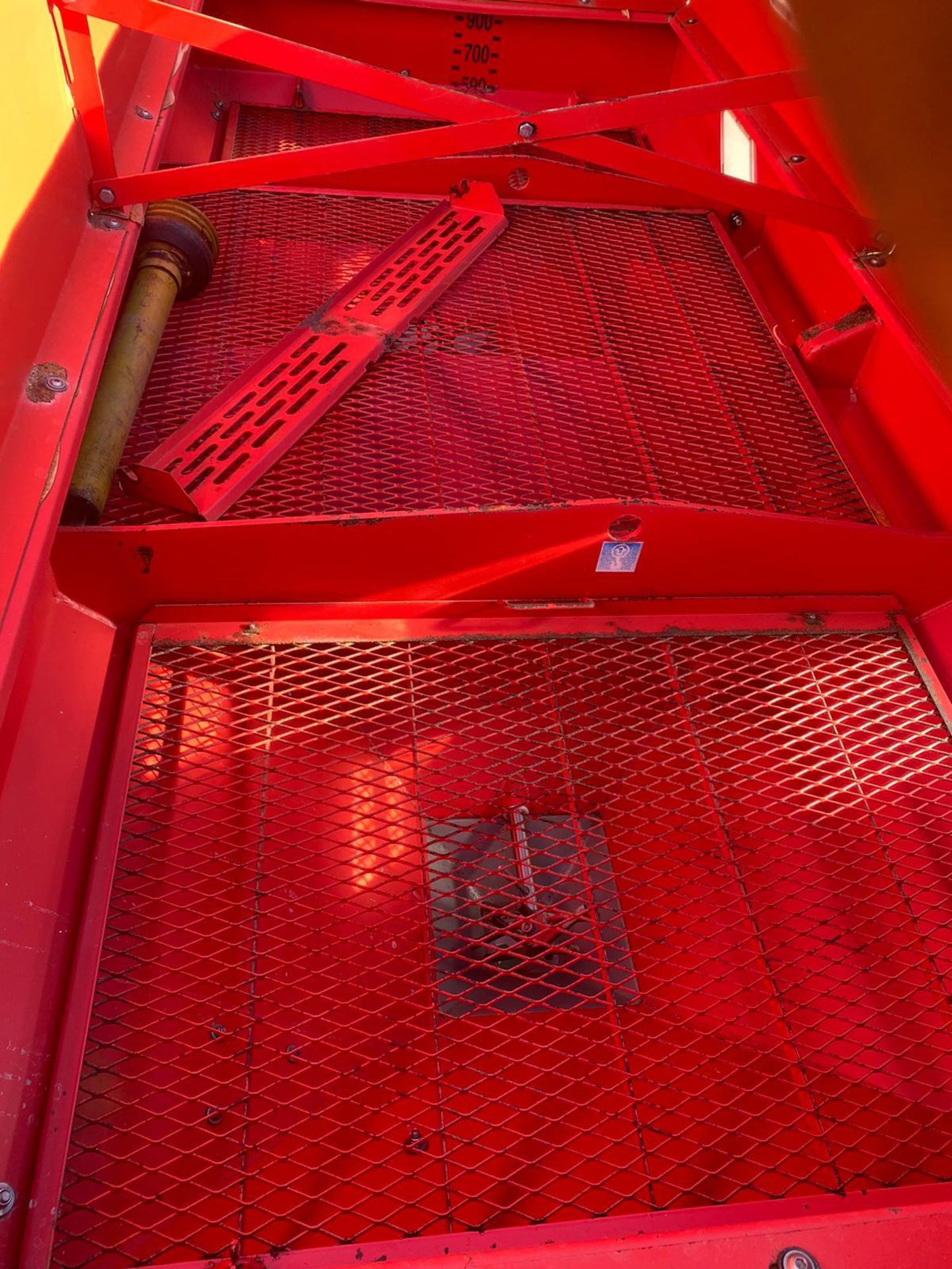 KUHN GLB1400 FERTILISER SPREADER SPINNER, IN WORKING CONDITION, COMES WITH PTO READY TO USE *NO VAT* - Image 7 of 7