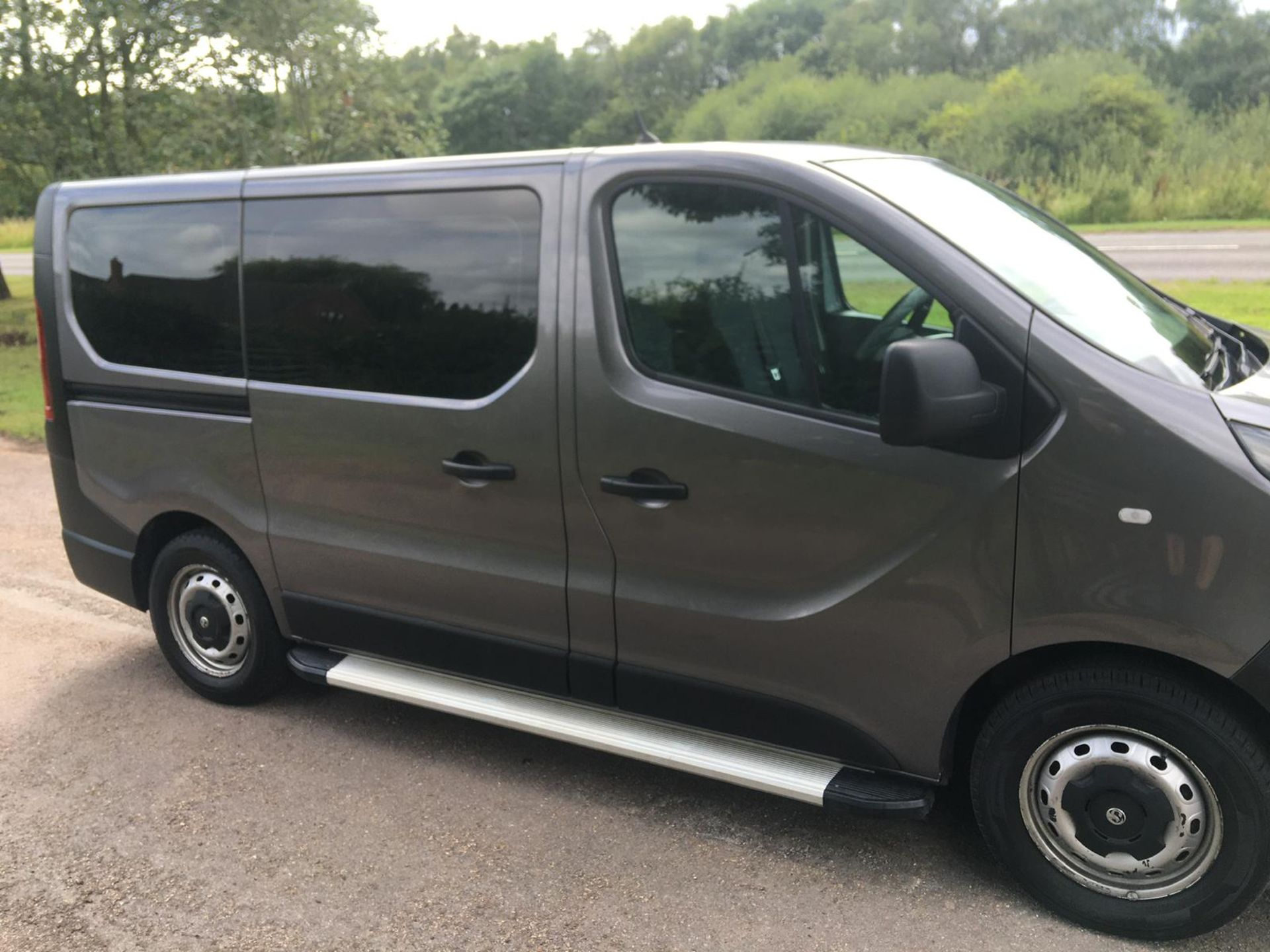 2016 VAUXHALL VIVARO COMBI CDTI ECOFLEX S/S GREY MPV, 1.6 DIESEL ENGINE, 87,096 MILES *NO VAT* - Image 8 of 29