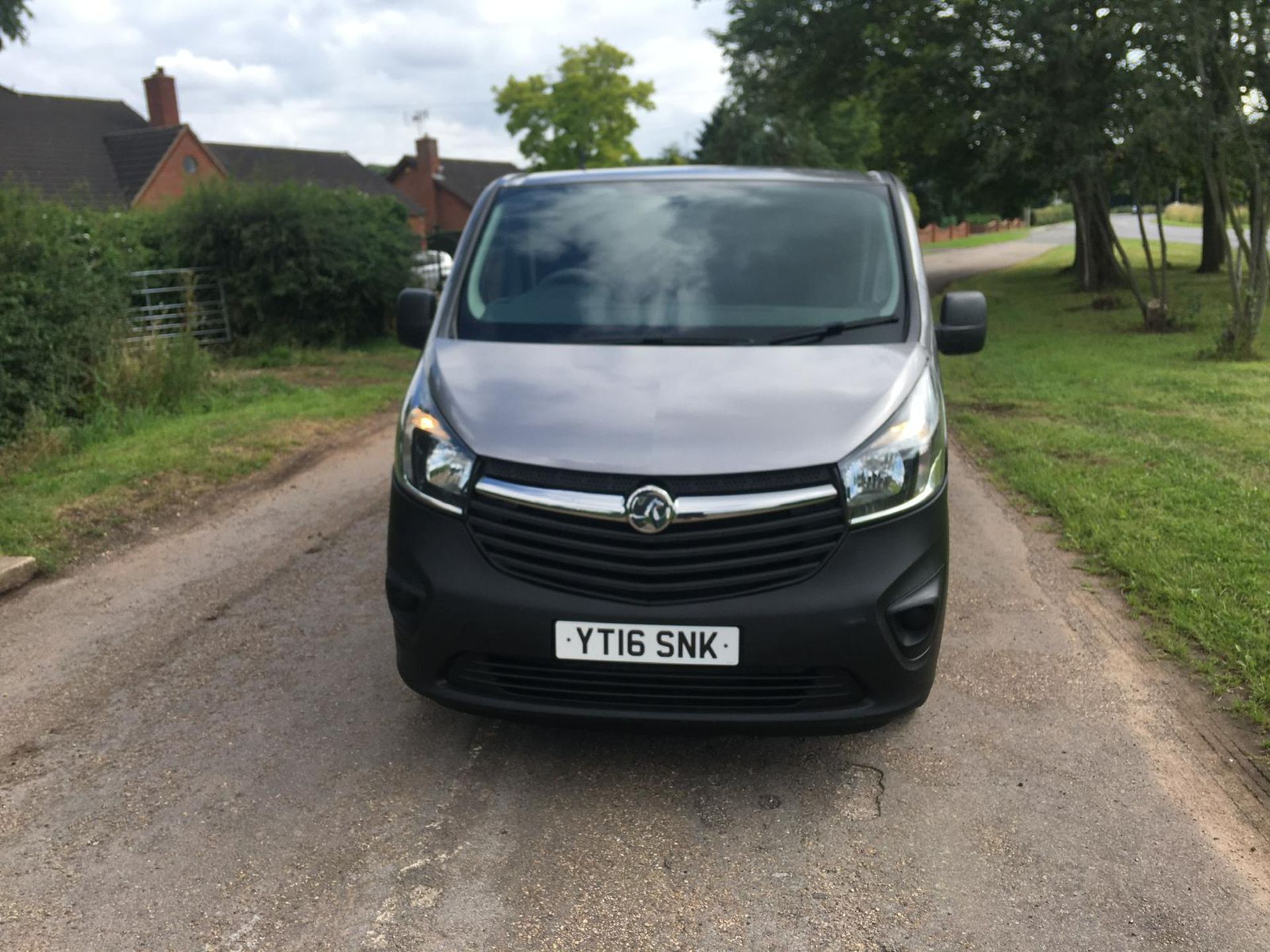 2016 VAUXHALL VIVARO COMBI CDTI ECOFLEX S/S GREY MPV, 1.6 DIESEL ENGINE, 87,096 MILES *NO VAT* - Image 2 of 29