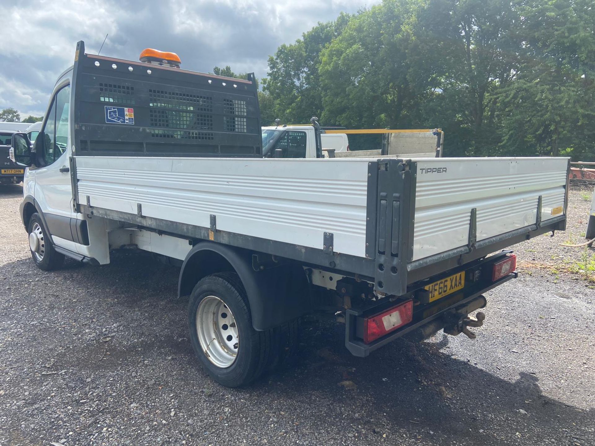 2016/66 FORD TRANSIT 350 WHITE TIPPER, 2.2 DIESEL ENGINE, 90K MILES, 6 SPEED MANUAL *PLUS VAT* - Image 5 of 15