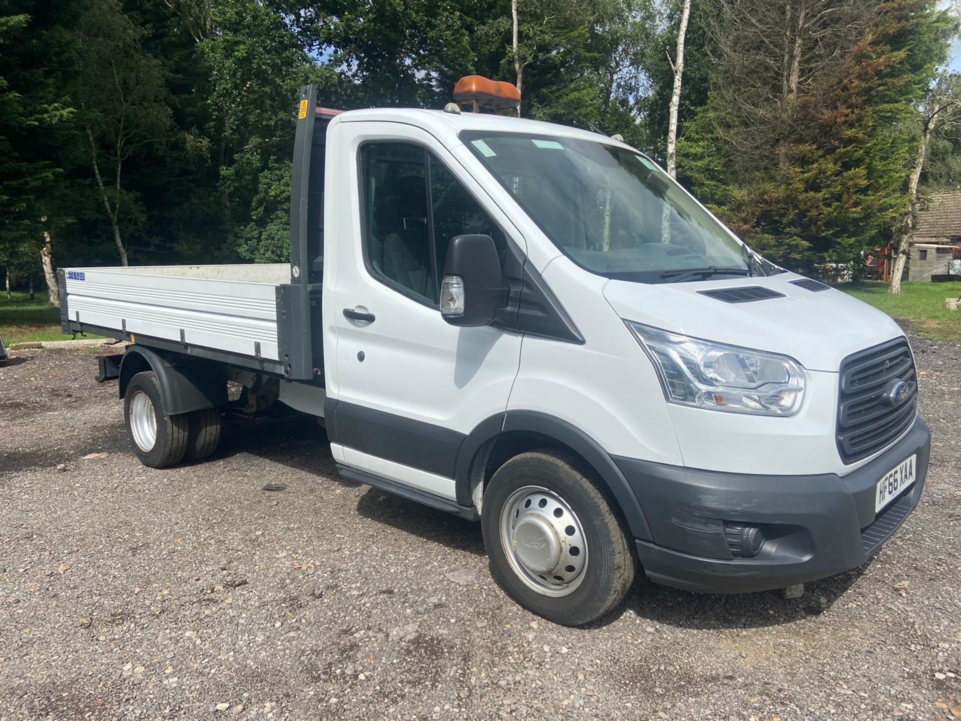 2016/66 FORD TRANSIT 350 WHITE TIPPER, 2.2 DIESEL ENGINE, 90K MILES, 6 SPEED MANUAL *PLUS VAT* - Image 2 of 15