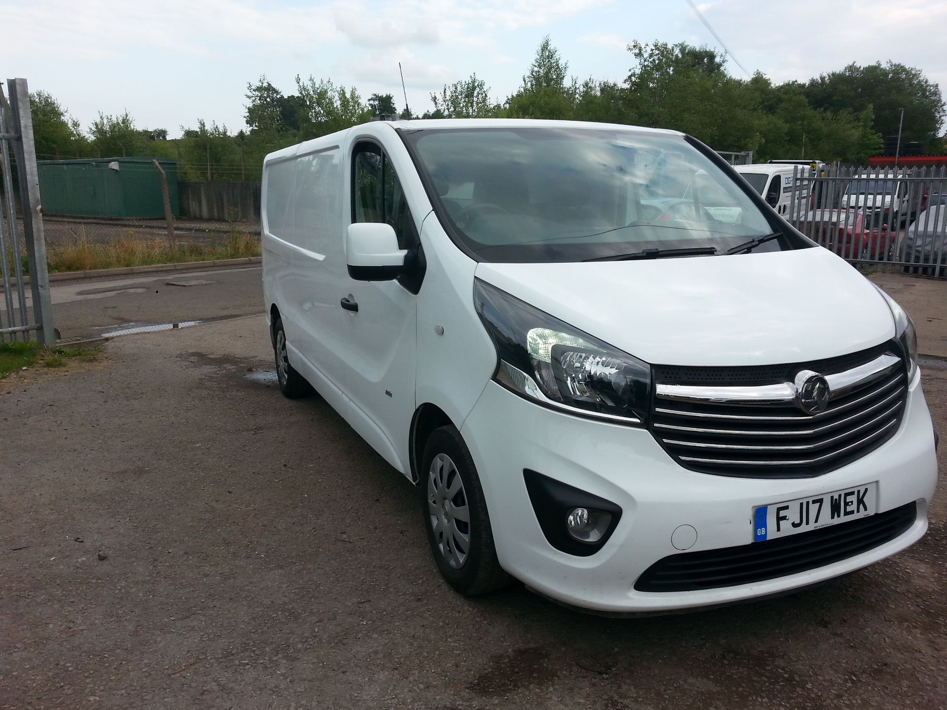 2017 VAUXHALL VIVARO 2900 SPORT CDTI BT SS WHITE PANEL VAN, 1.6 DIESEL, 57,634 WARRANTED *PLUS VAT*