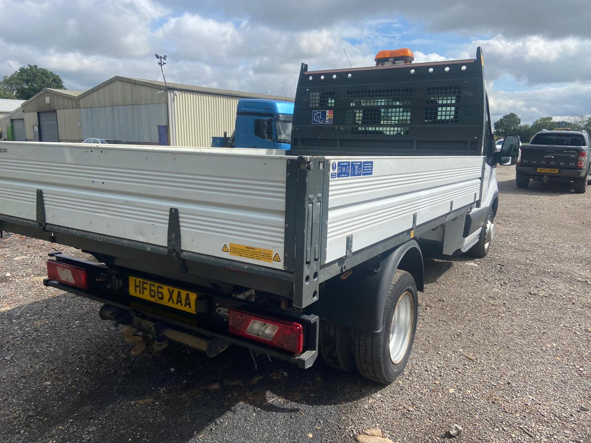 2016/66 FORD TRANSIT 350 WHITE TIPPER, 2.2 DIESEL ENGINE, 90K MILES, 6 SPEED MANUAL *PLUS VAT* - Image 6 of 15