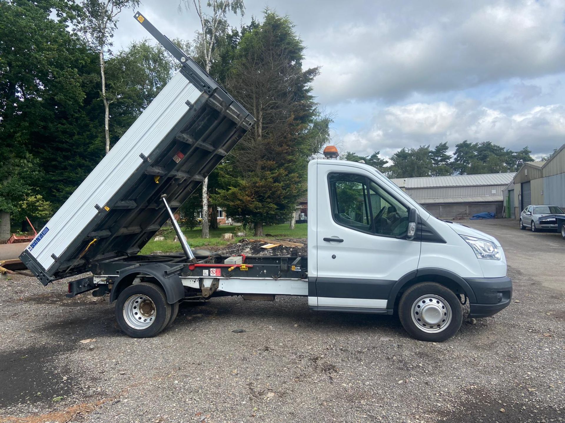 2016/66 FORD TRANSIT 350 WHITE TIPPER, 2.2 DIESEL ENGINE, 90K MILES, 6 SPEED MANUAL *PLUS VAT*