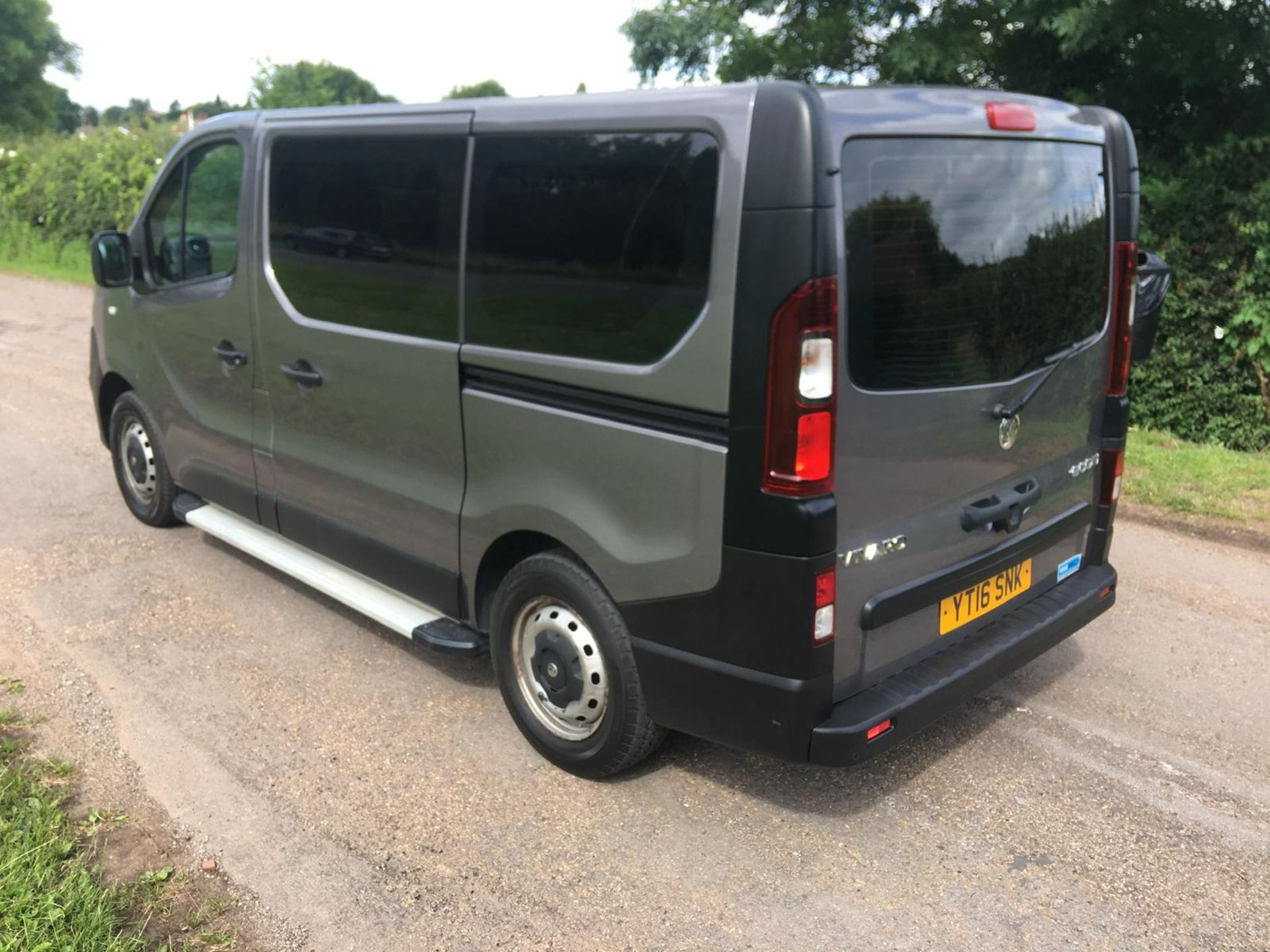 2016 VAUXHALL VIVARO COMBI CDTI ECOFLEX S/S GREY MPV, 1.6 DIESEL ENGINE, 87,096 MILES *NO VAT* - Image 5 of 29