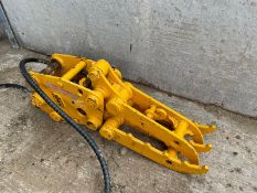 NEW AND UNUSED FINGER GRAB, HYDRAULIC DRIVEN, 35MM PINS *PLUS VAT*